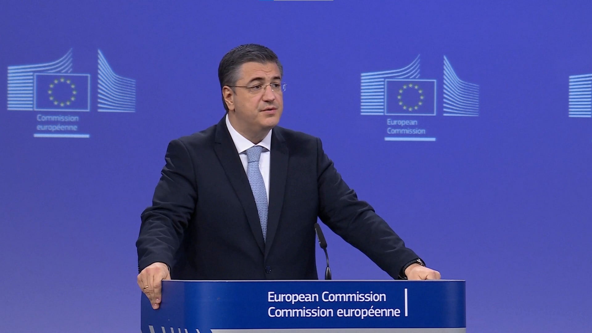 Απόστολος Τζιτζικώστας