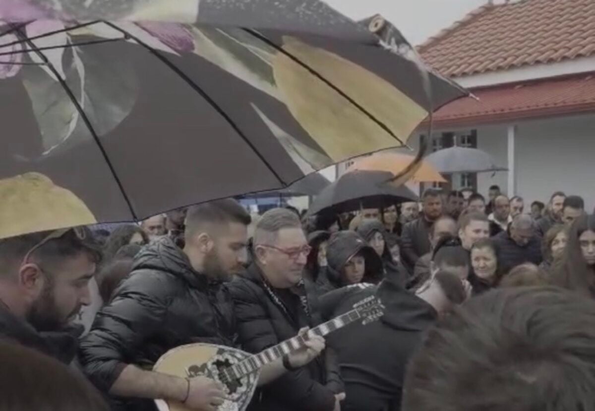 Καρδίτσα- κηδεία- τραγουδιστής