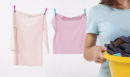 Πείτε αντίο στην υγρασία: Τα ρούχα θα στεγνώσουν 2 ώρες πιο γρήγορα με ένα απλό κόλπο πριν από το άπλωμα