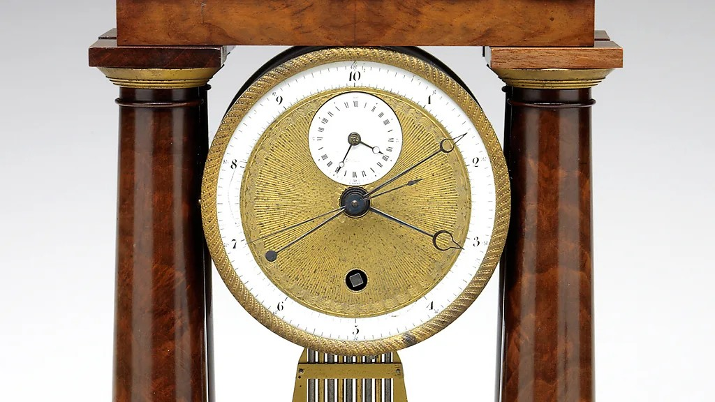Ένα δεκαδικό ρολόι που δείχνει το νέο σύστημα μέτρησης του χρόνου το οποίο εισήχθη από τη Γαλλική Επαναστατική Κυβέρνηση τον 18ο αιώνα. Πηγή: Μουσείο Fitzwilliam, Πανεπιστήμιο του Cambridge