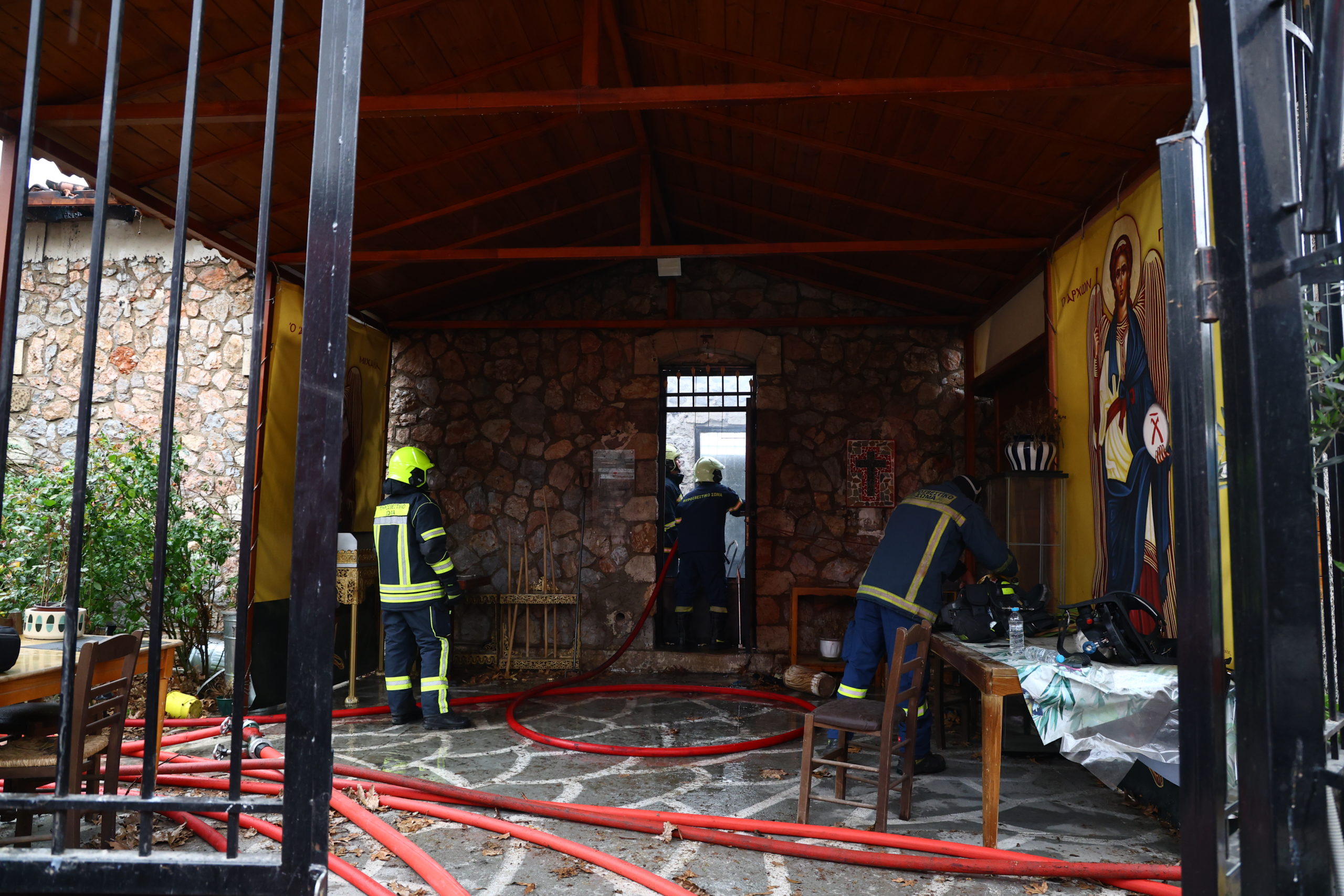 Φωτιά, αποθήκη, εκκλησία, Λιοσίων, ζημιές