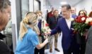 Άδωνις Γεωργιάδης: Επισκέφτηκε το νοσοκομείο «Ερυθρός Σταυρός» για την Παγκόσμια Ημέρα της Γυναίκας - Μοίρασε τριαντάφυλλα