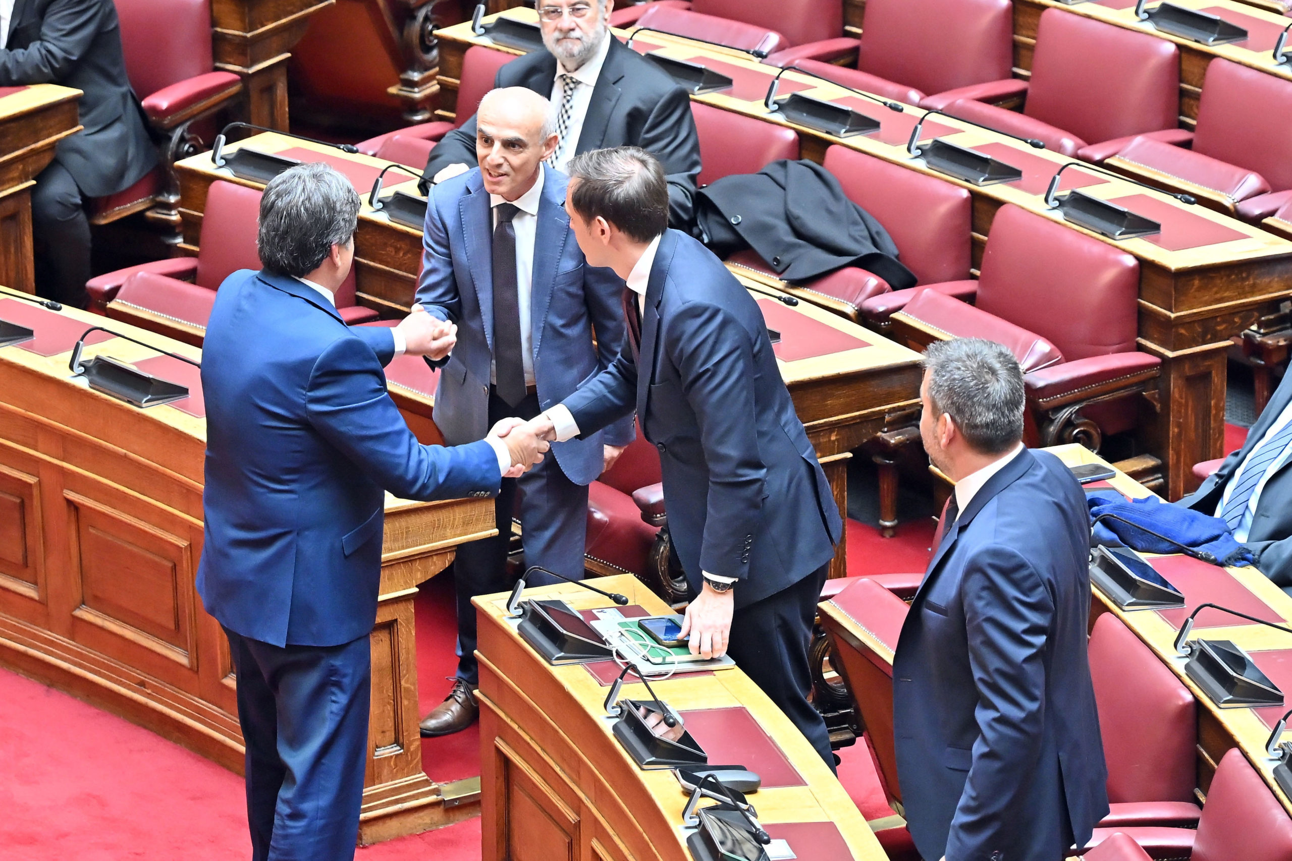 Βουλή: ορκίστηκε βουλευτής ο Βαγγέλης Γιαννακούρας