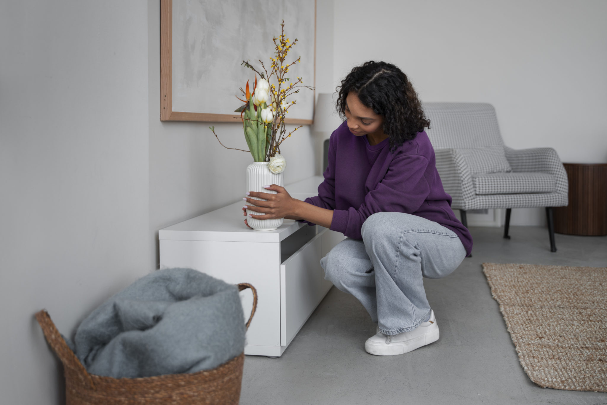 Πείτε «αντίο» στην ακαταστασία: Τα βήματα για ένα οργανωμένο σαλόνι, σύμφωνα με την ιαπωνική φιλοσοφία