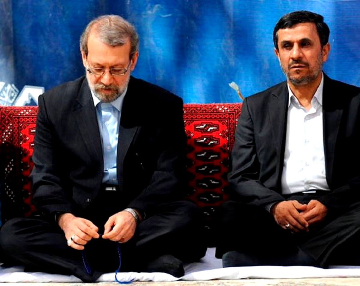 Ο Λαριτζανί και ο Μαχμούντ Αχμαντινετζάντ στην Τεχεράνη, τον Ιούνιο του 2012. Φωτογραφία: EPA