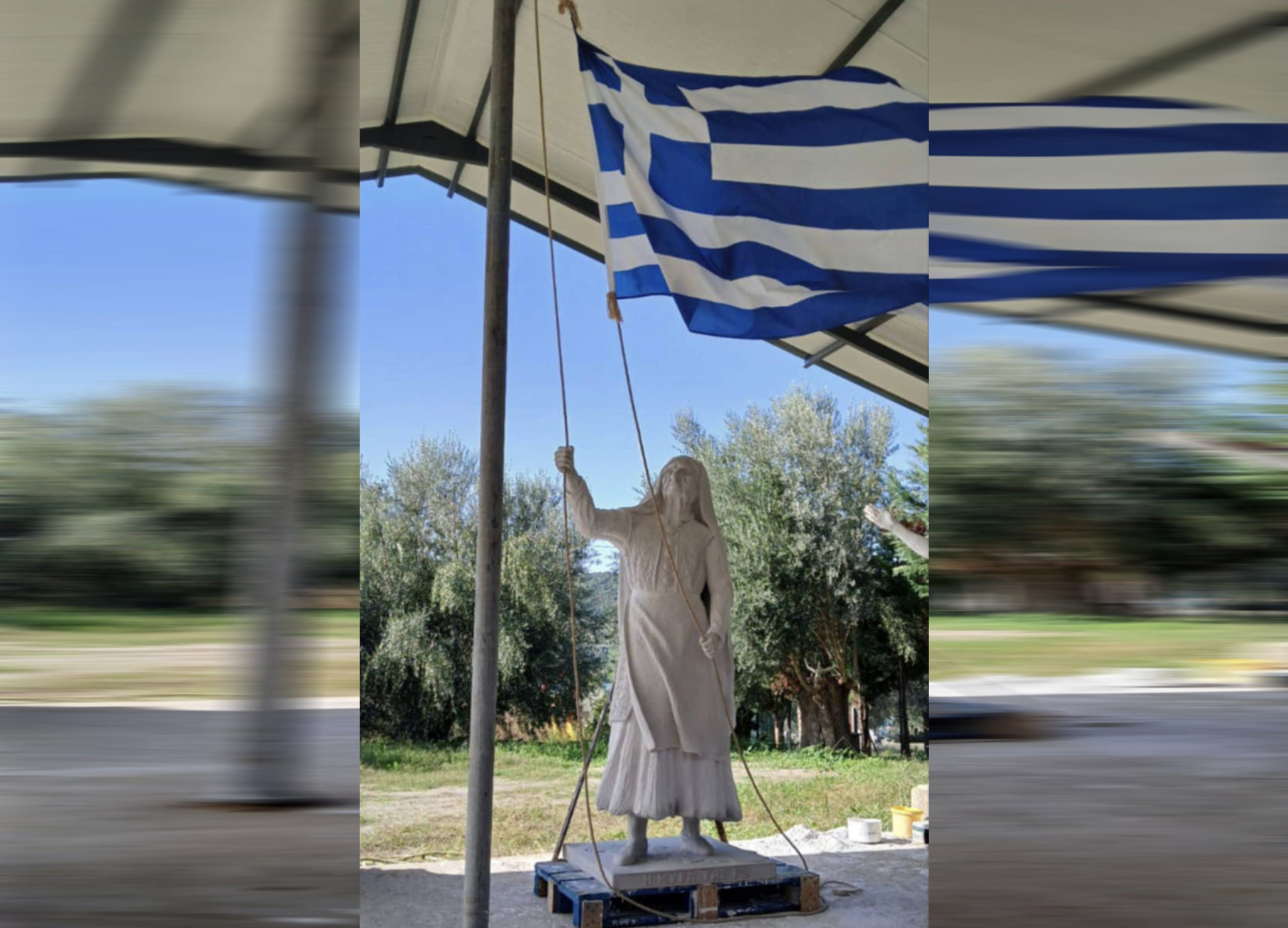Κυρά της Ρω, ανδριάντας