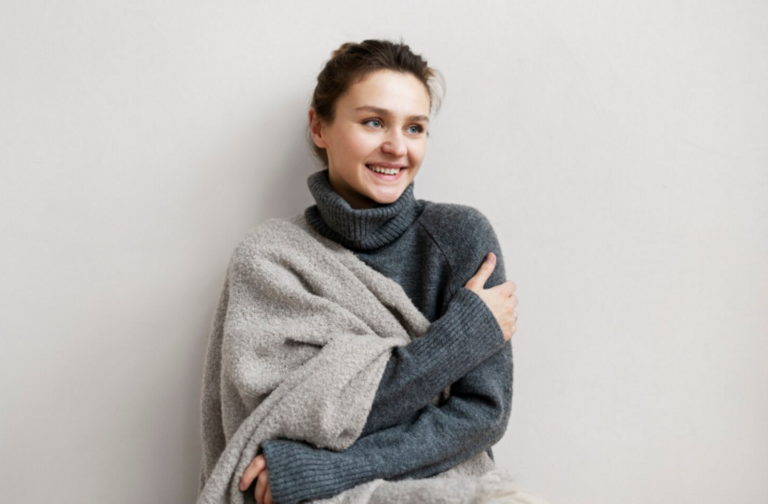 Λεκέδες στο κασμίρ: Πώς να τους αφαιρέσετε με ασφάλεια - Η μέθοδος καθαρισμού που θα σώσει τα αγαπημένα σας ρούχα