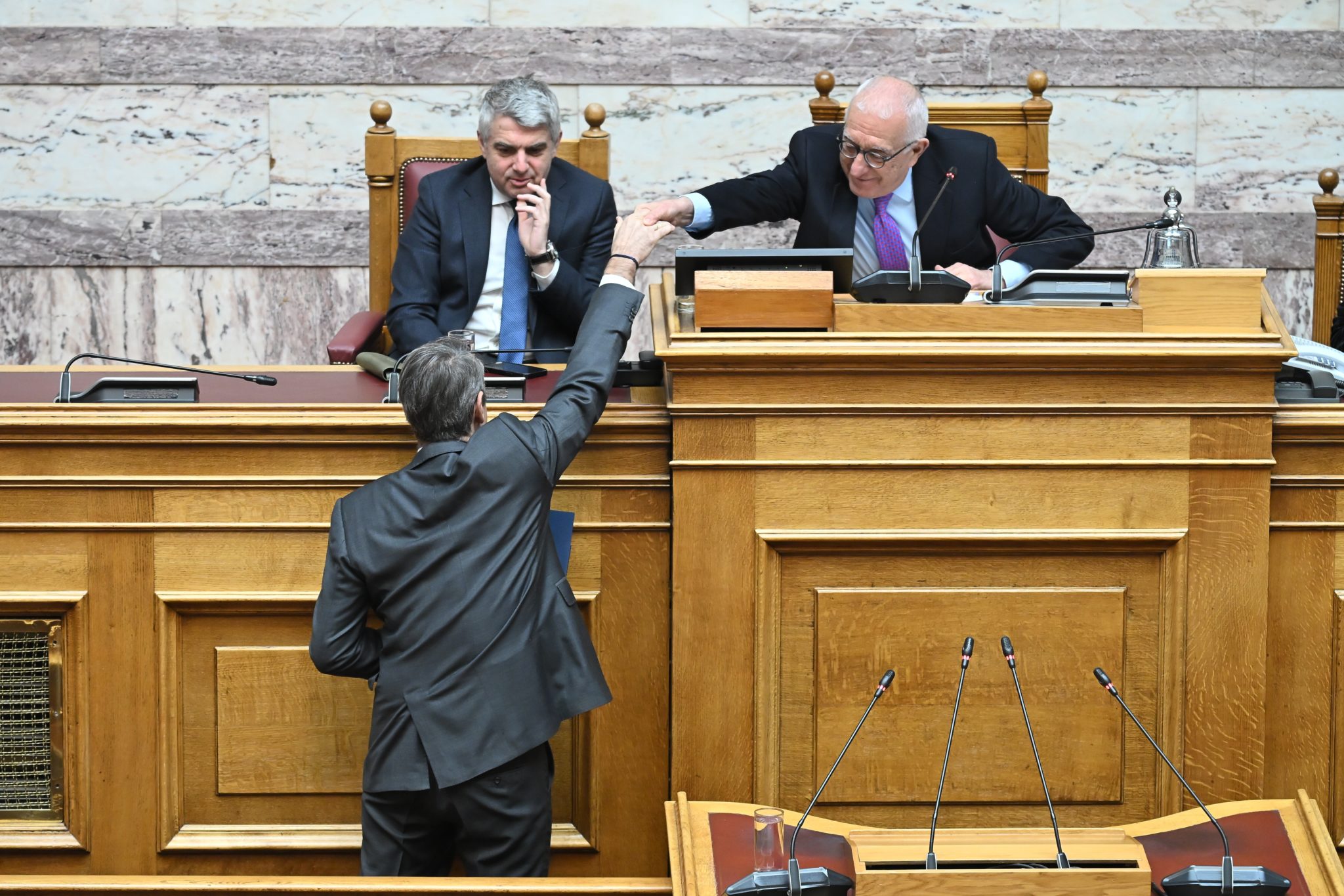 Μητσοτάκης Κακλαμάνης γενέθλια Βουλή