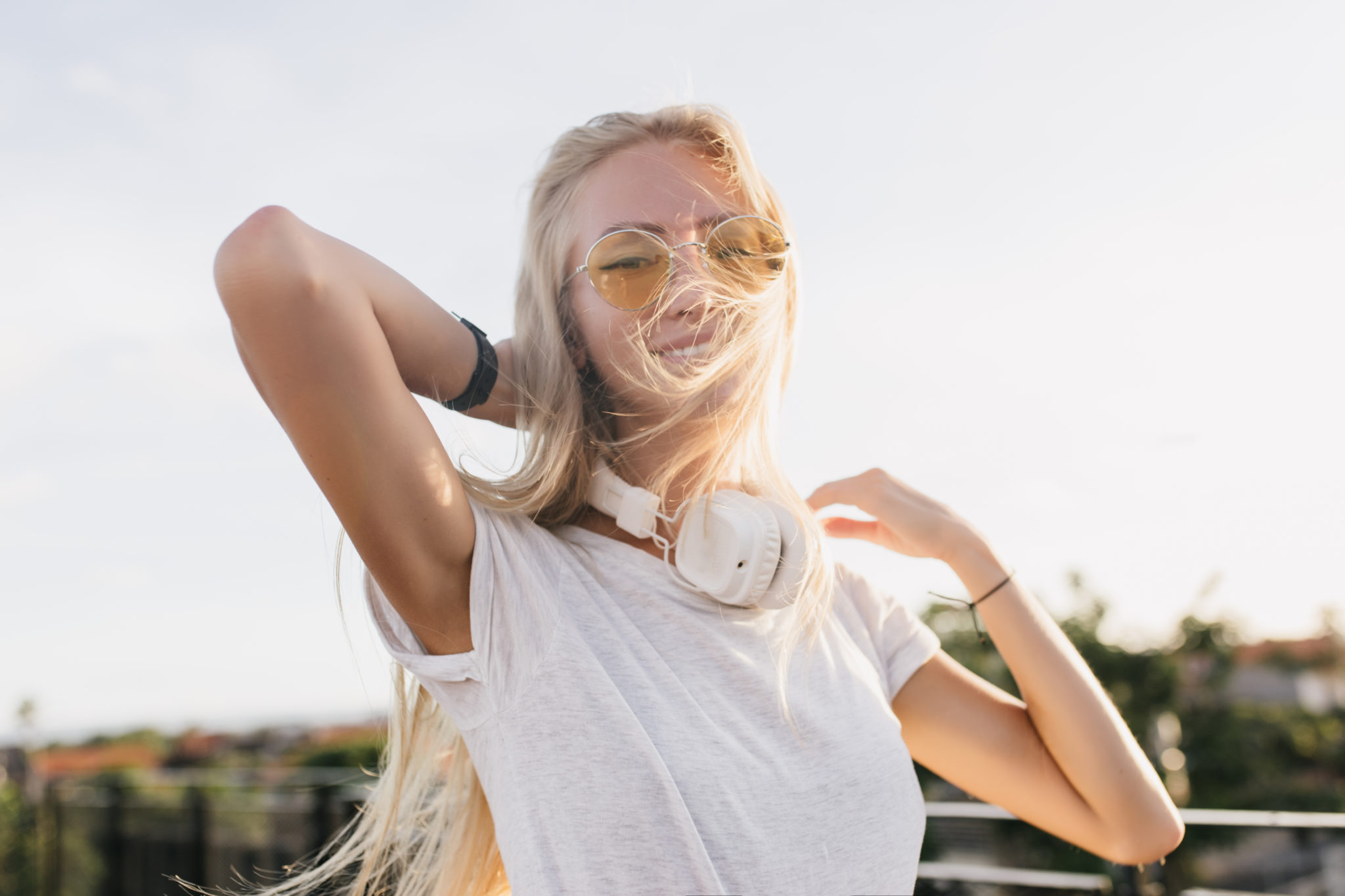 Στις 8 Μαρτίου 2026, τρία ζώδια περνούν ένα καθοριστικό τεστ από το σύμπαν! Η σύνοδος Αφροδίτης - Κρόνου φέρνει εκείνο το «καμπανάκι» αφύπνισης που μοιάζει με απότομη προσγείωση στην πραγματικότητα. Ήρθε η ώρα να σοβαρευτούμε! Αυτό που φαντάζει σαν δοκιμασία είναι στην ουσία η βοήθεια του σύμπαντος για να συνειδητοποιήσουμε τι ακριβώς συμβαίνει στη ζωή μας, ώστε να το αξιοποιήσουμε στο έπακρο. Για τρία συγκεκριμένα ζώδια, το παν είναι η πειθαρχία. Σίγουρα, υπάρχουν στιγμές που αυτοσχεδιάζουμε, νομίζοντας πως είμαστε αυθεντίες και τα ξέρουμε όλα. Στην πραγματικότητα, όμως, έχουμε ακόμα πολλά να μάθουμε. Και αυτή τη μέρα, θα πάρουμε το μάθημά μας! 8 Μαρτίου: Τρία ζώδια δοκιμάζονται με επιτυχία από το σύμπαν Καρκίνος, Ταύρος, Αιγόκερως Καρκίνος Ίσως διαπιστώσετε ότι υπάρχουν άνθρωποι στη ζωή σας που προσπαθούν ενεργά να δοκιμάσουν την υπομονή σας, Καρκίνοι. Το ξέρετε εσείς, το ξέρουν κι αυτοί! Στην αρχή, νομίζετε ότι απλώς προσπαθούν να σας προκαλέσουν. Ωστόσο, αυτό που πραγματικά συμβαίνει είναι ότι σας παρουσιάζουν μια ιδέα που δεν θέλατε καν να εξετάσετε. Αυτό μπορεί να σας ενοχλήσει αρχικά, αλλά η αλήθεια είναι ότι αυτή η ιδέα μπορεί πραγματικά να σας βοηθήσει! Ο εγωισμός σας σάς εμποδίζει να το παραδεχτείτε — τουλάχιστον μέχρι αυτή τη διέλευση. Τώρα, με τη σύνοδο Αφροδίτης - Κρόνου, βλέπετε ότι ήρθε η ώρα να ακούσετε και καμιά συμβουλή. Δεν είναι όλοι εναντίον σας! Αντίθετα, θέλουν ειλικρινά να βοηθήσουν. Υπάρχει τεράστια διαφορά και το να το αναγνωρίσετε αυτό είναι μέρος του τεστ που σας βάζει το σύμπαν. Ταύρος Αυτό που σας ξεσηκώνει και σας κινητοποιεί αυτή τη μέρα, Ταύροι, είναι εκείνη η ενοχλητική αίσθηση ότι σας προκαλεί κάποιος που θεωρείτε ότι δεν έχει το δικαίωμα να σας κρίνει. Ωστόσο, αυτό που δεν συνειδητοποιείτε αρχικά είναι ότι αυτά που λένε δεν χρειάζεται καν να είναι αλήθεια· αρκεί και μόνο που ειπώθηκαν! Με άλλα λόγια, χρειαζόσασταν ένα «σκούντημα» για να βγείτε από την κατάσταση αδράνειας. Αυτή την περίοδο, πρέπει να δείξετε μεγαλύτερη πειθαρχία. Έτσι, όσο κι αν όλο αυτό μοιάζει με δοκιμασία, το σύμπαν στην πραγματικότητα θέλει απλώς να σας βάλει και πάλι σε κίνηση. Τέρμα οι τεμπελιές για εσάς τους Ταύρους! Με τη σύνοδο Αφροδίτης - Κρόνου, ήρθε η ώρα να επιστρέψετε στη δουλειά και στις υποχρεώσεις σας. Και το πιο παράξενο; Κατά βάθος, αυτό είναι κάτι που λατρεύετε! Αιγόκερως Αυτή η μέρα σάς αναγκάζει να αναλάβετε την ευθύνη για κάτι που κάνατε και δεν μπορείτε πια να αγνοήσετε. Μπορεί να μη θέλατε να αντιμετωπίσετε κατάματα την πραγματικότητα, Αιγόκεροι, αλλά η αλήθεια είναι πως όλα θα πάνε καλά. Αξίζει τον κόπο! Υπάρχει μεγάλη πιθανότητα όλο αυτό να σχετίζεται με τον έρωτα και τα αισθηματικά σας. Ίσως είπατε κάτι σε κάποιον και μετά ξεχάσατε να το τηρήσετε. Μην ξεχνάτε όμως πως οι άλλοι βασίζονται πάνω σας! Αυτό είναι το δικό σας τεστ από το σύμπαν. Μόλις συνειδητοποιήσετε ότι πρέπει να φανείτε συνεπείς στις υποσχέσεις σας, ξαφνικά τα πάντα θα φαίνονται πιο ισορροπημένα και σωστά. Είναι απόλυτα εντάξει να αντιμετωπίσετε αυτή τη δοκιμασία με χάρη και γενναιότητα. Καμιά φορά χρειαζόμαστε μια μικρή «κοσμική σπρωξιά» για να πάρουμε μπρος! Την Κυριακή, η σύνοδος Αφροδίτης - Κρόνου φροντίζει ακριβώς γι' αυτό. Φωτογραφία: Freepik