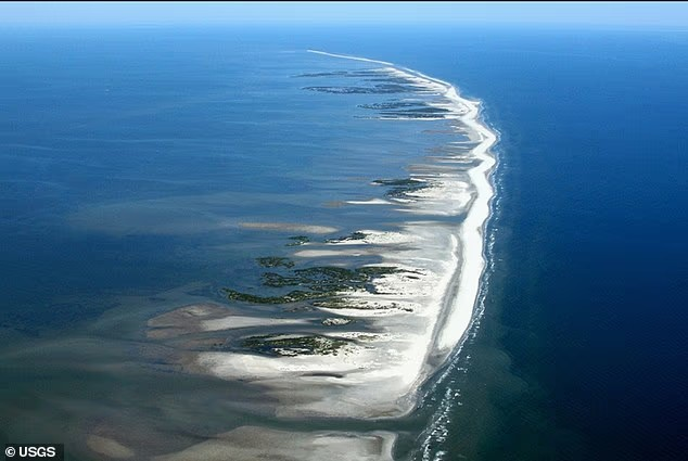 Ισχυρίζεται ότι η πόλη βρισκόταν κοντά στα νησιά Chandeleur, μια αλυσίδα ακατοίκητων νησιών περίπου 50 μίλια ανατολικά της Νέας Ορλεάνης στον Κόλπο του Μεξικού. Φωτογραφία: Dailymail 