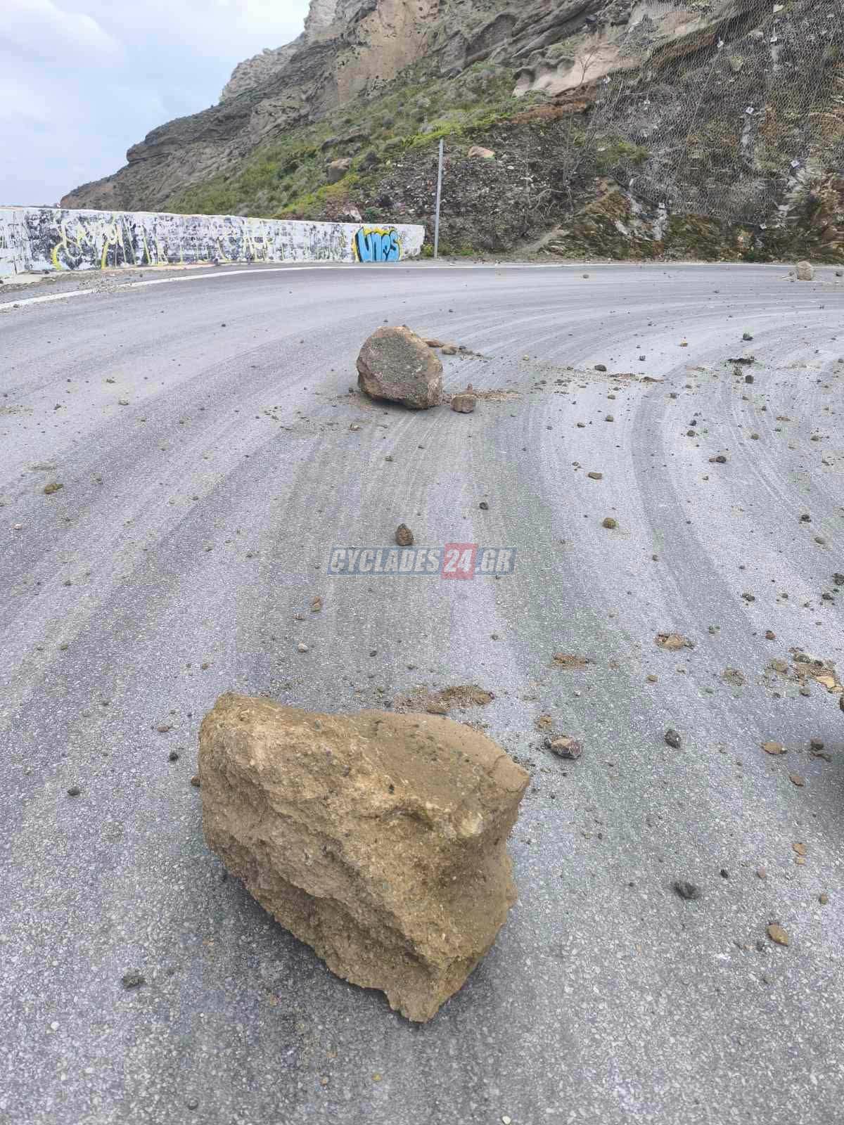Σαντορίνη, Κατολισθήσεις, Βράχια, δρόμος, ουρές