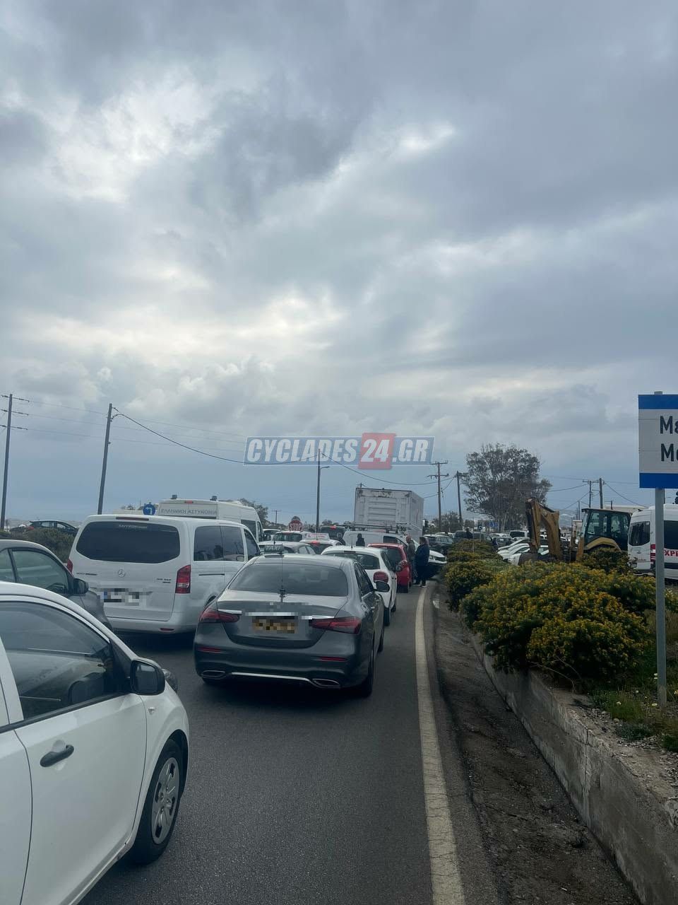 Σαντορίνη, Κατολισθήσεις, Βράχια, δρόμος, ουρές