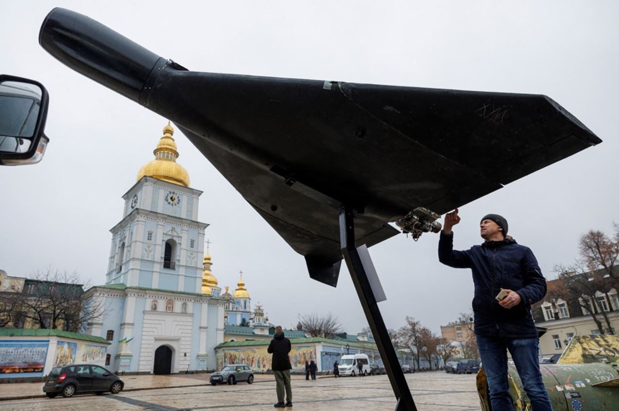 Ένα Shahed ιρανικής κατασκευής, που αγοράστηκε από τη Ρωσία, σε δημόσια έκθεση στην Ουκρανία Ρόιτερς
