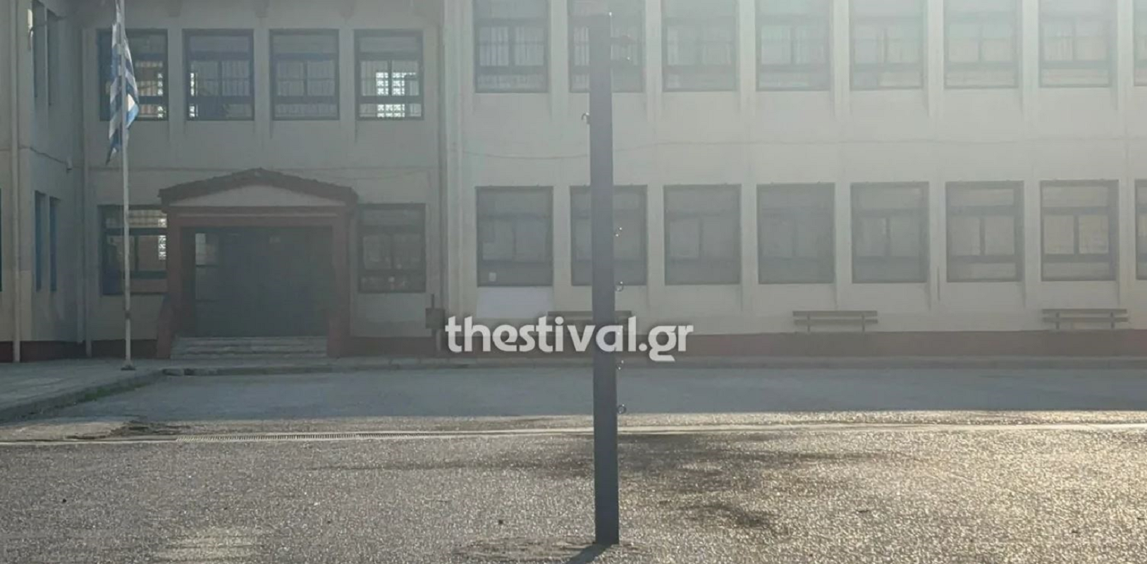 Θεσσαλονίκη: Έριξαν μολότοφ σε αυλή σχολείου στην Ευκαρπία - Βίντεο