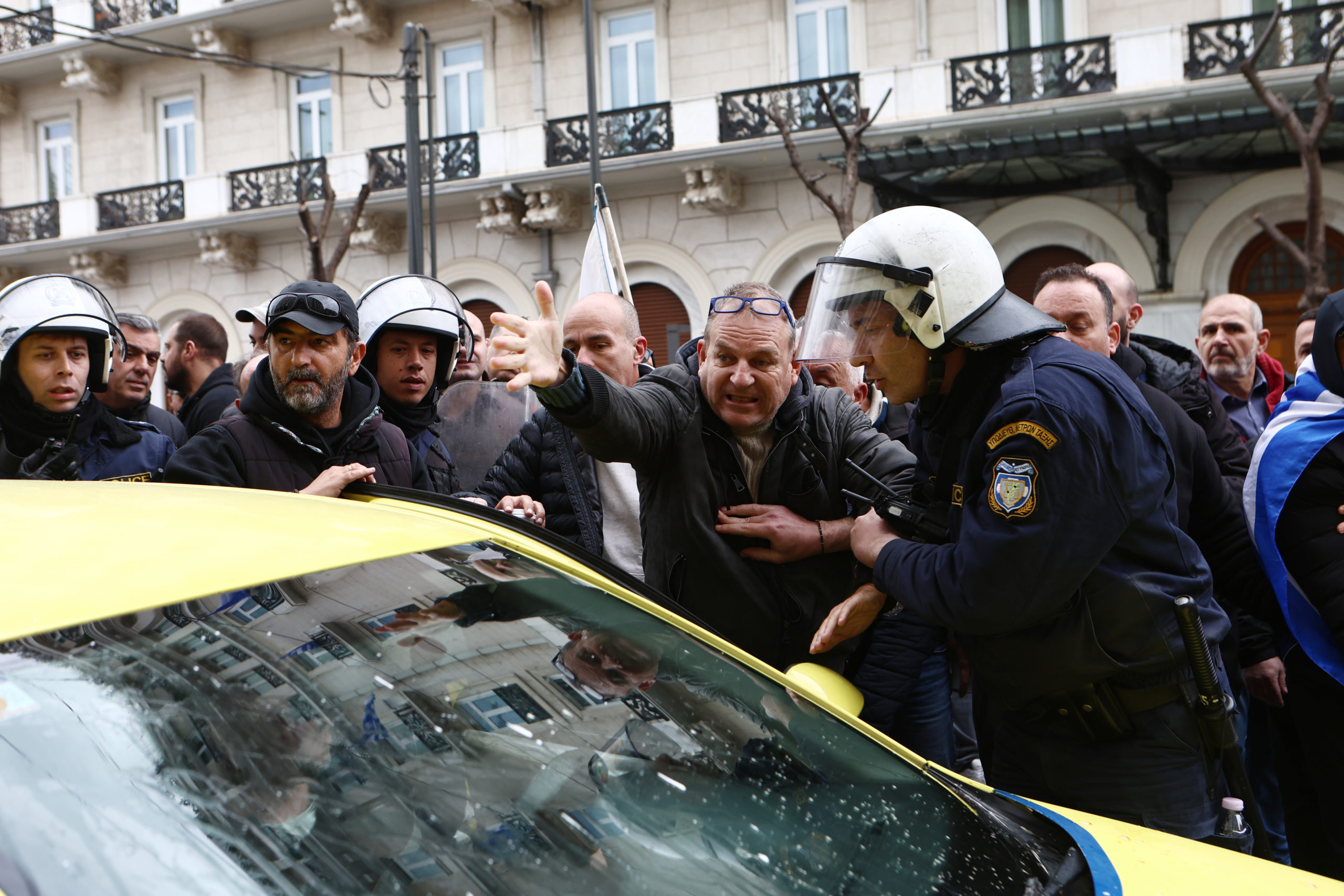 Ταξί, Απεργία, Σύνταγμα, ένταση