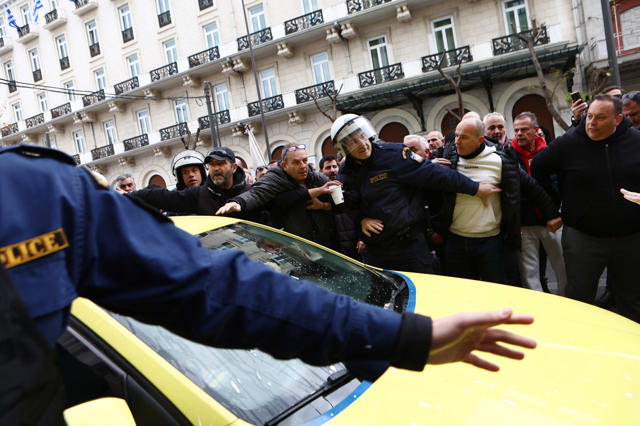 Ταξί, Απεργία, Σύνταγμα, ένταση