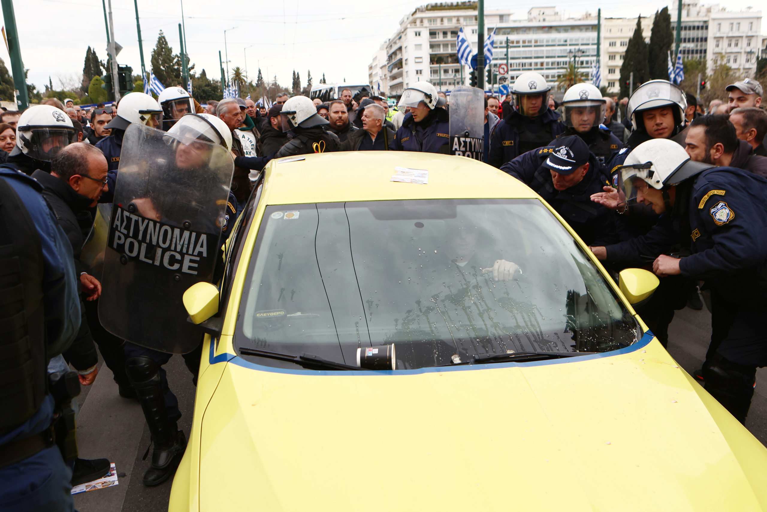 Ταξί, Απεργία, Σύνταγμα, ένταση