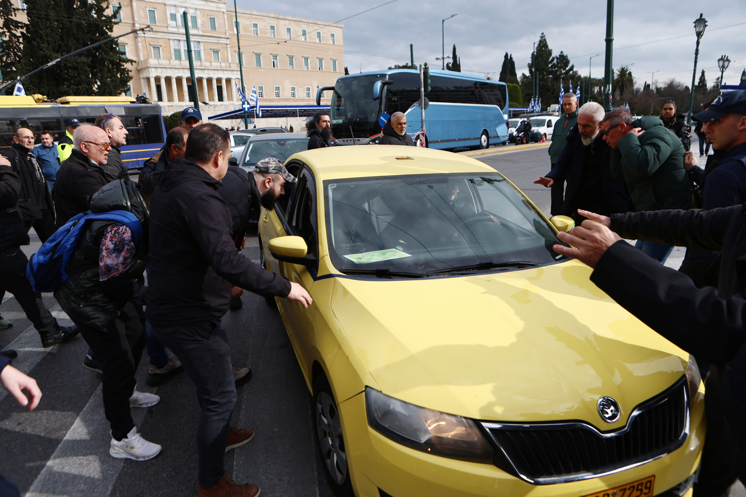 Ταξί, Απεργία, Σύνταγμα, ένταση