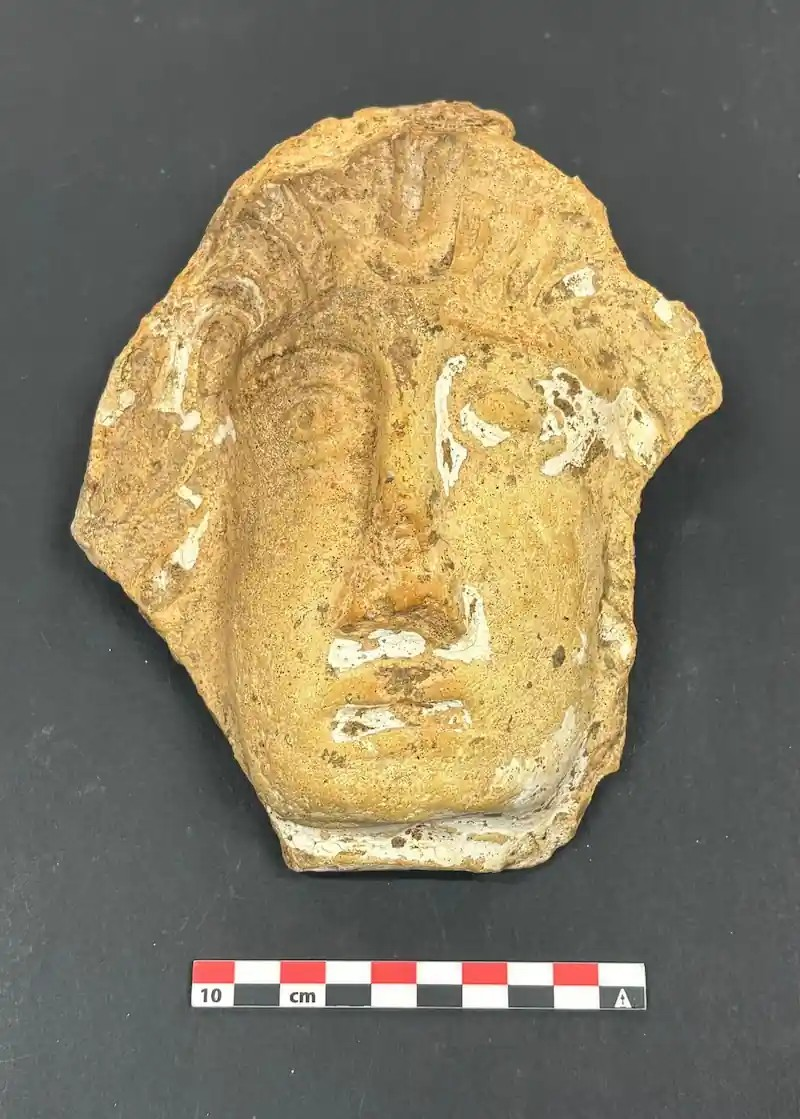 Κατάλοιπα ενός ρωμαϊκού ακροκεράμου (antefix) που βρέθηκαν στις ανασκαφές. Πηγή: Δήμος της Σαραγόσα 
