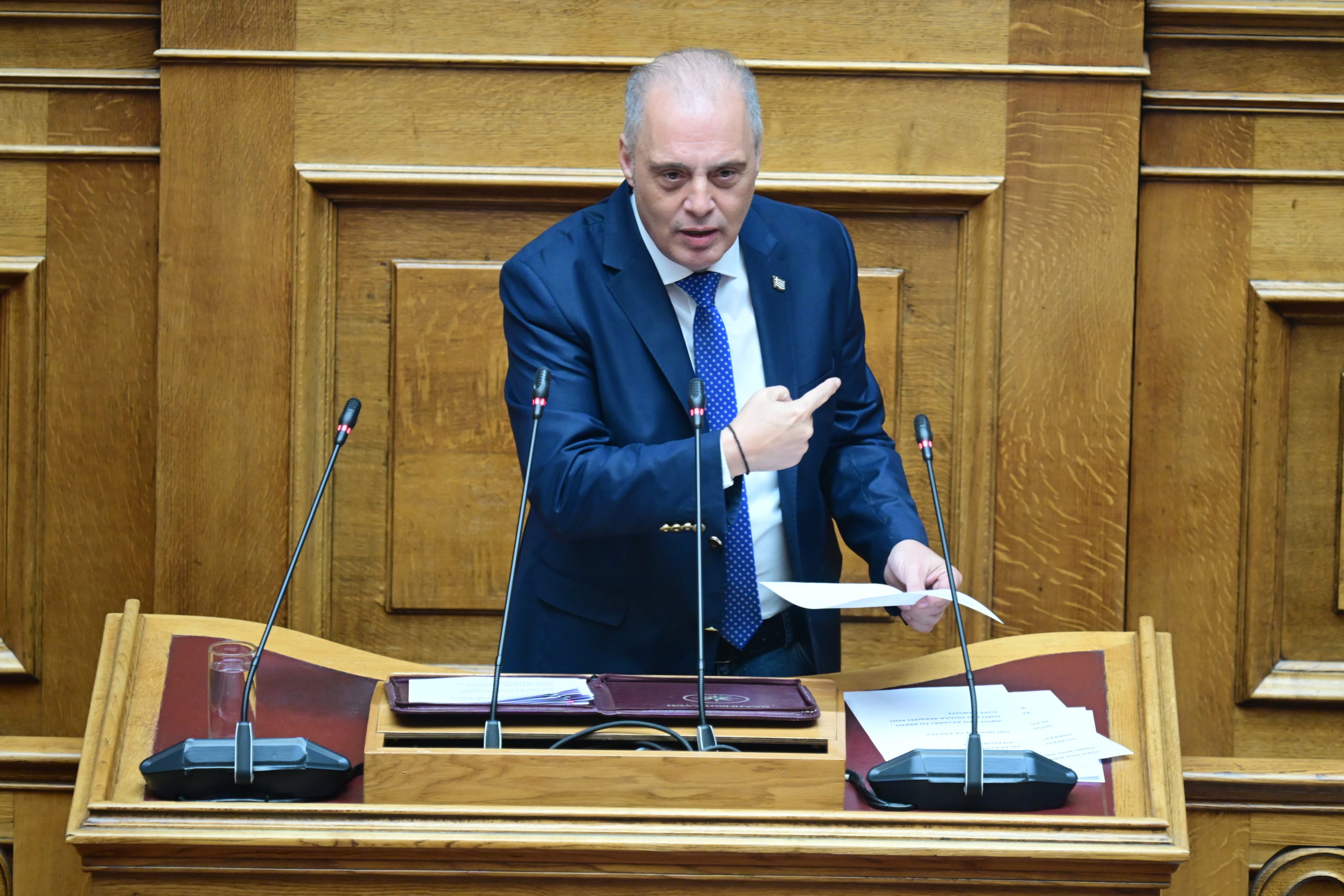 Βελόπουλος: Η κυβέρνηση λειτουργεί ως κοινός απατεώνας