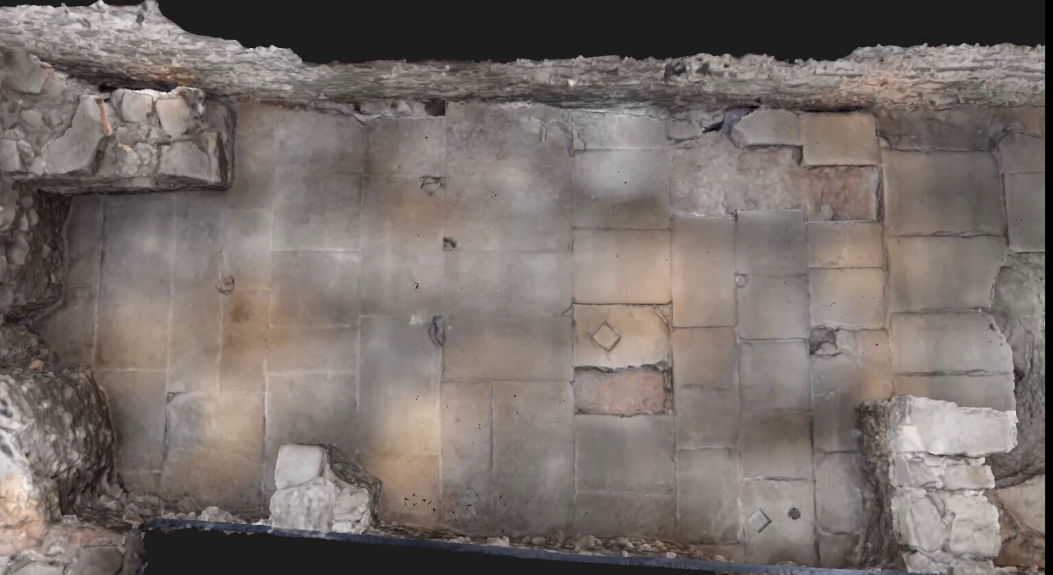 Η "Sala Gran", όπου οι αρχαιολόγοι αποκάλυψαν ένα μεγάλο τμήμα του μνημειακού πλακόστρωτου της ρωμαϊκής αγοράς κάτω από το Gran Hotel Barcino στη Βαρκελώνη. Πηγή: Global Geomática 