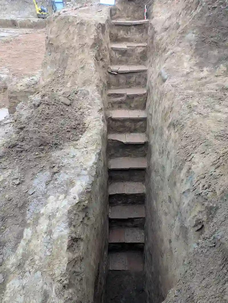 Η σκάλα που οδηγεί στις κατακόμβες που αποκαλύφθηκαν. Φωογραφία: Μουσείο Εθνικής Ιστορίας και Αρχαιολογίας της Κωνστάντζας