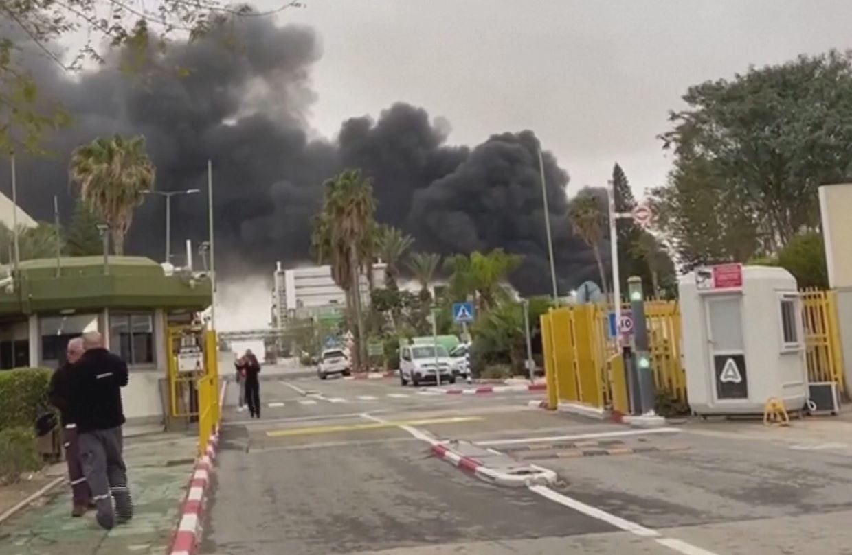 Ιράν: Χτύπησε εργοστάσιο χημικών στο νότιο Ισραήλ – Φόβοι για διαρροή – ΒΙΝΤΕΟ