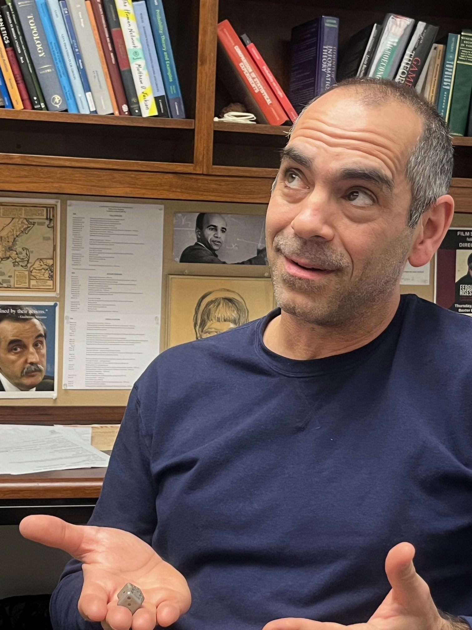 Ο Omer Tamuz και τα «τρελά» του ζάρια. Πηγή: Caltech