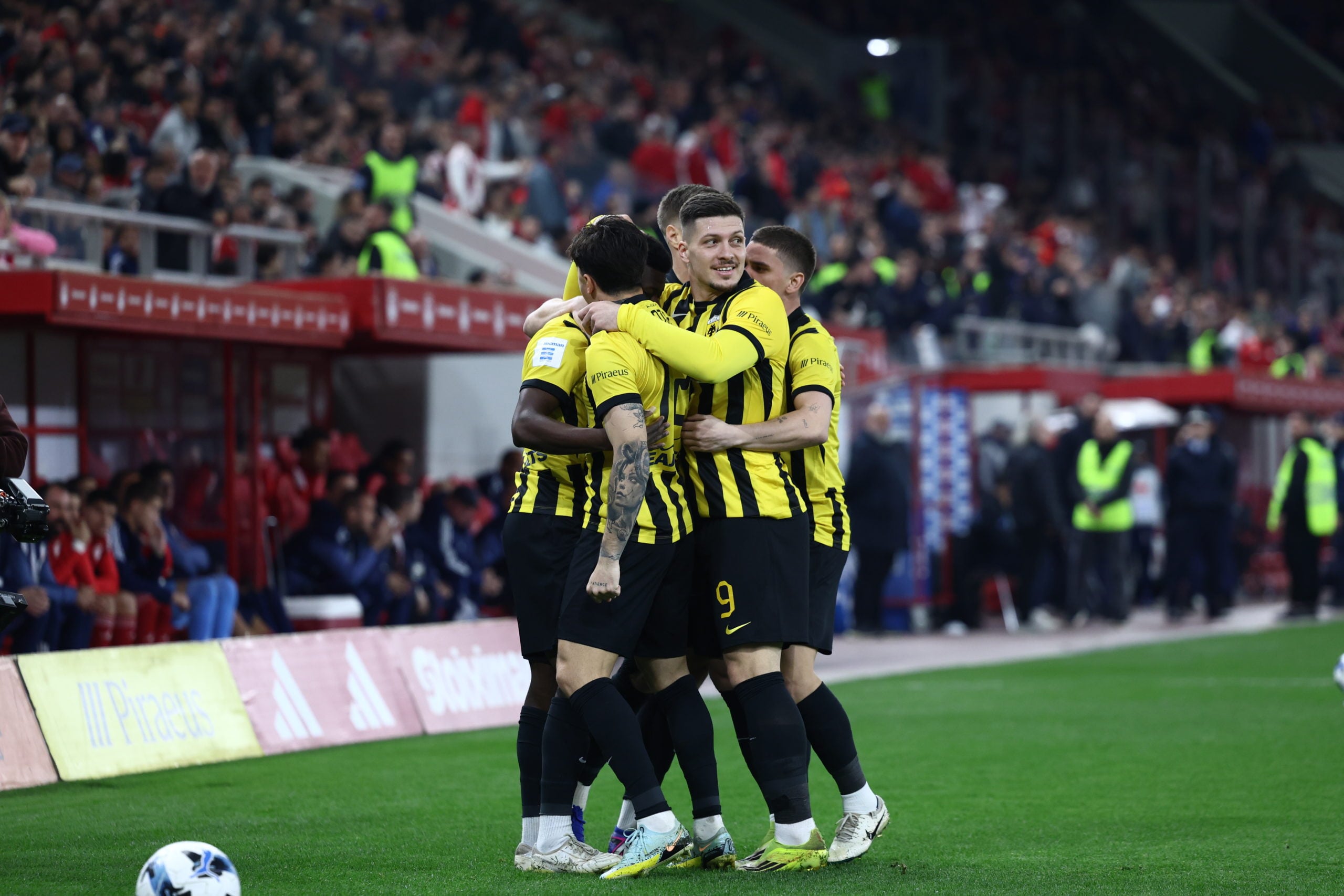 Ολυμπιακός – ΑΕΚ 0-1: «Κιτρινόμαυρο» ριφιφί στο Καραϊσκάκη