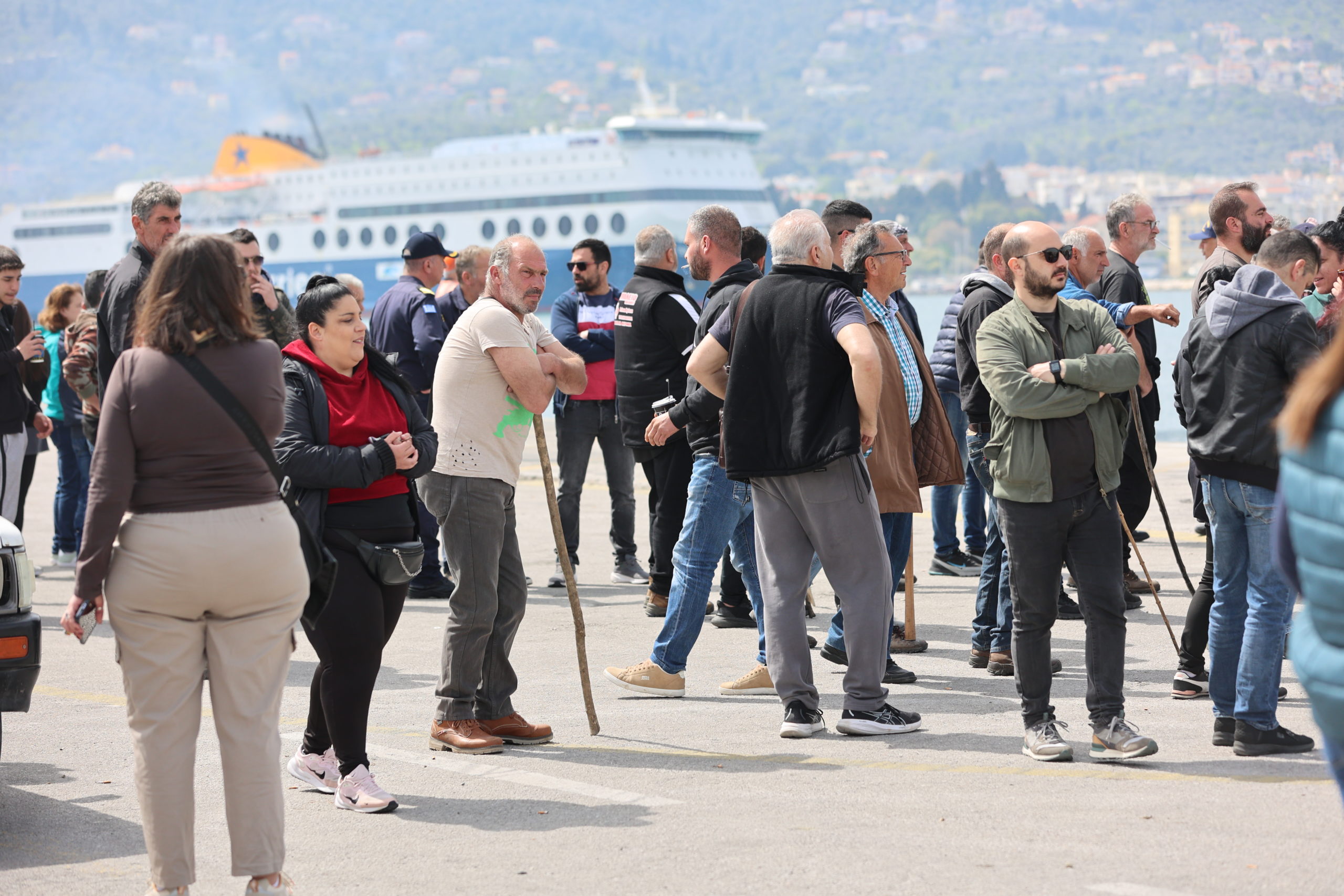 Παλλεσβιακό συλλαλητήριο σήμερα για τον αφθώδη πυρετό: «Αν τα αιτήματά μας δεν ικανοποιηθούν, τα λιμάνια θα κλείσουν πλήρως» – Τι ζητούν οι κτηνοτρόφοι