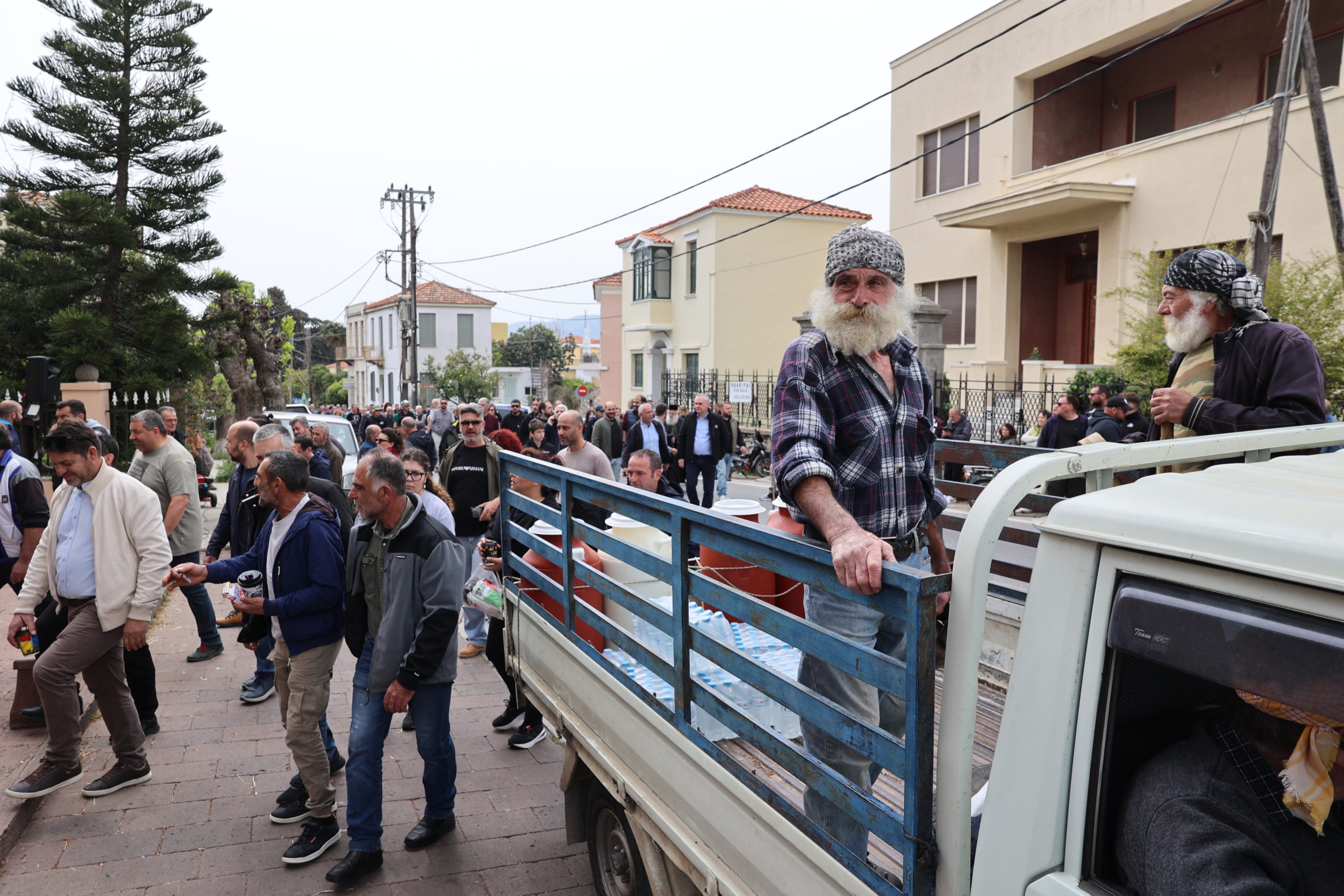 Λέσβος: «Δεν θα αφήσουμε να σφάξουν τα κοπάδια μας» – Σε αναβρασμό οι κτηνοτρόφοι, ζητούν μαζικό εμβολιασμό των ζώων