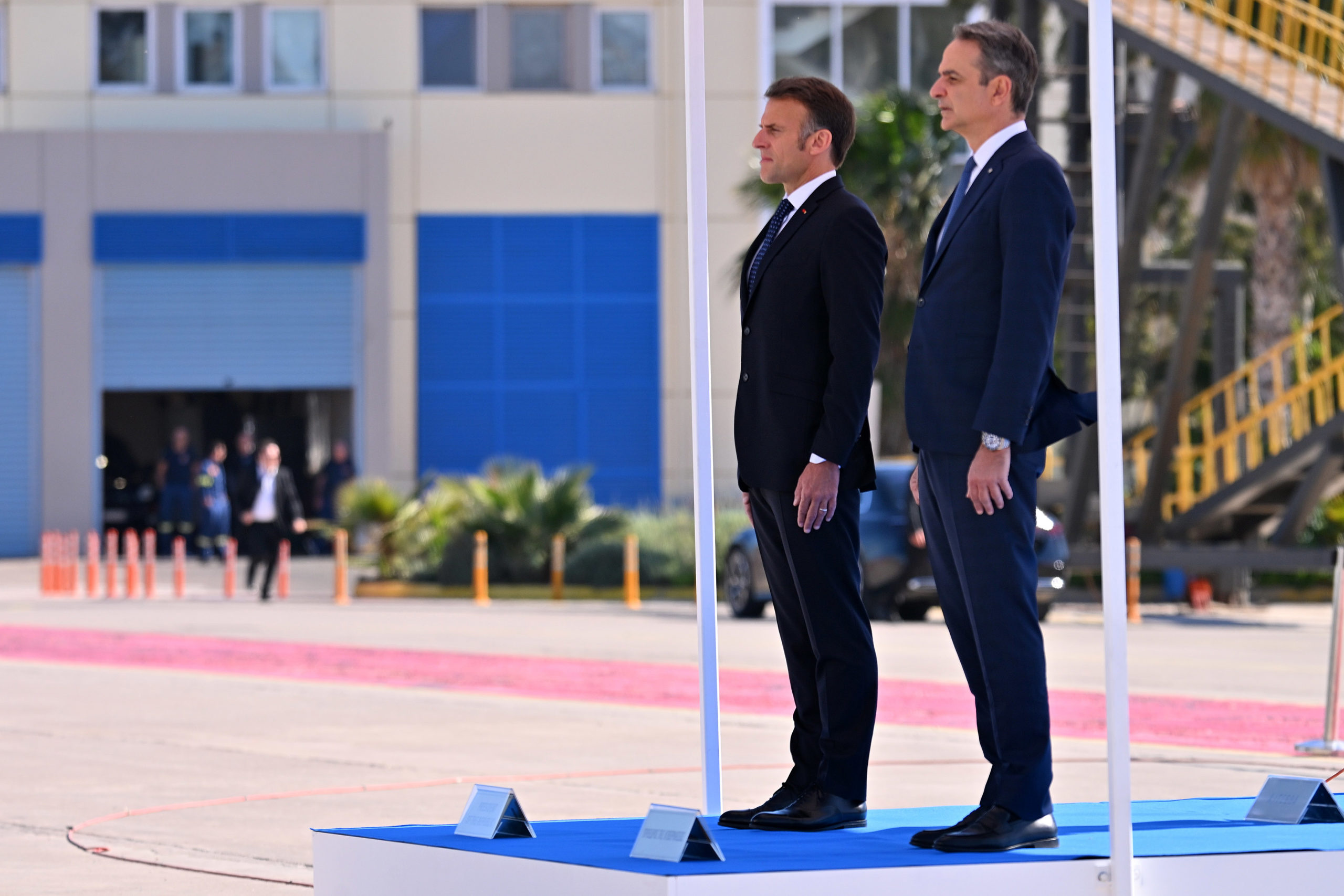 LIVE – Η επίσκεψη Μητσοτάκη – Μακρόν στη φρεγάτα «Κίμων»