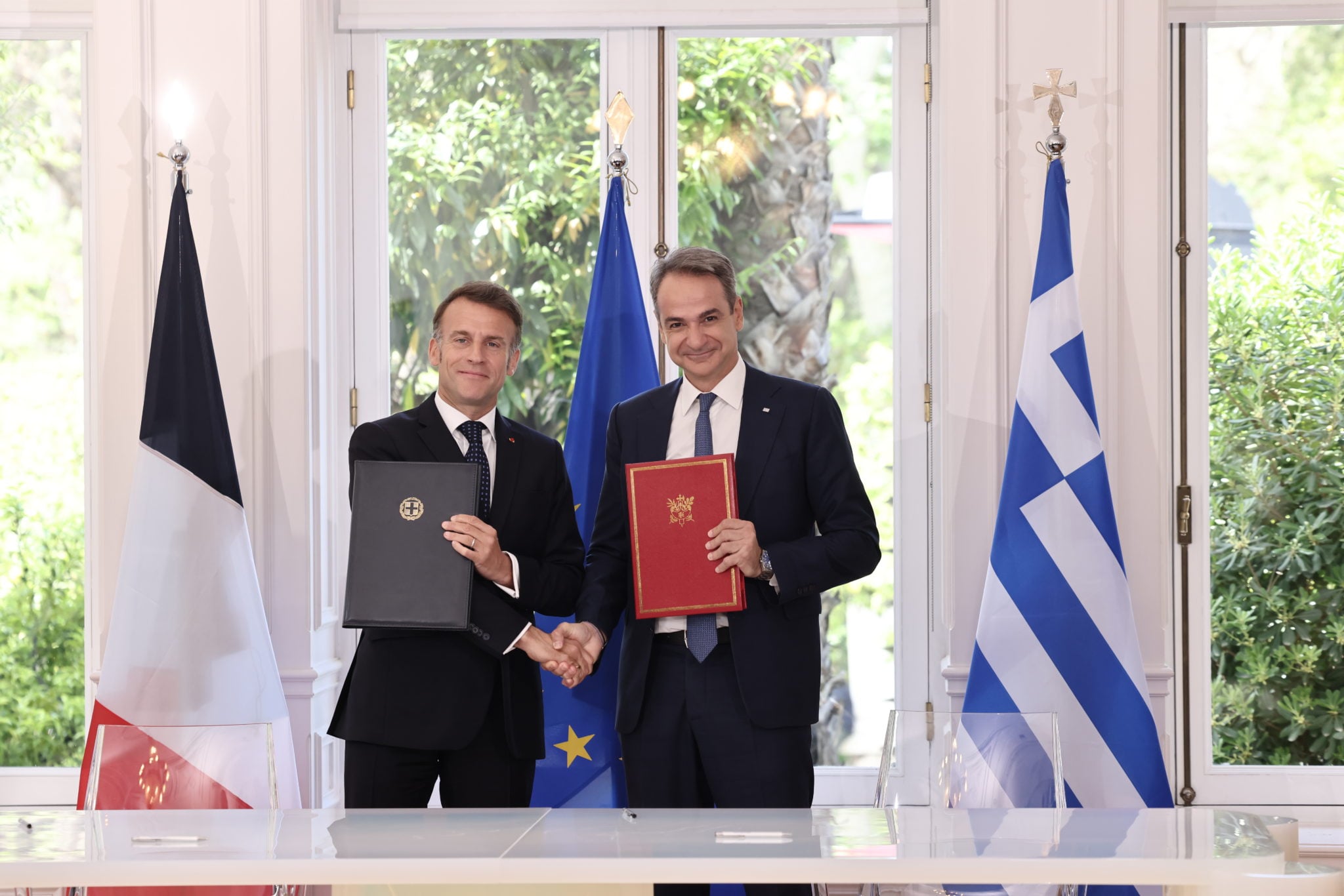 Μητσοτάκης Μακρόν υπογραφή