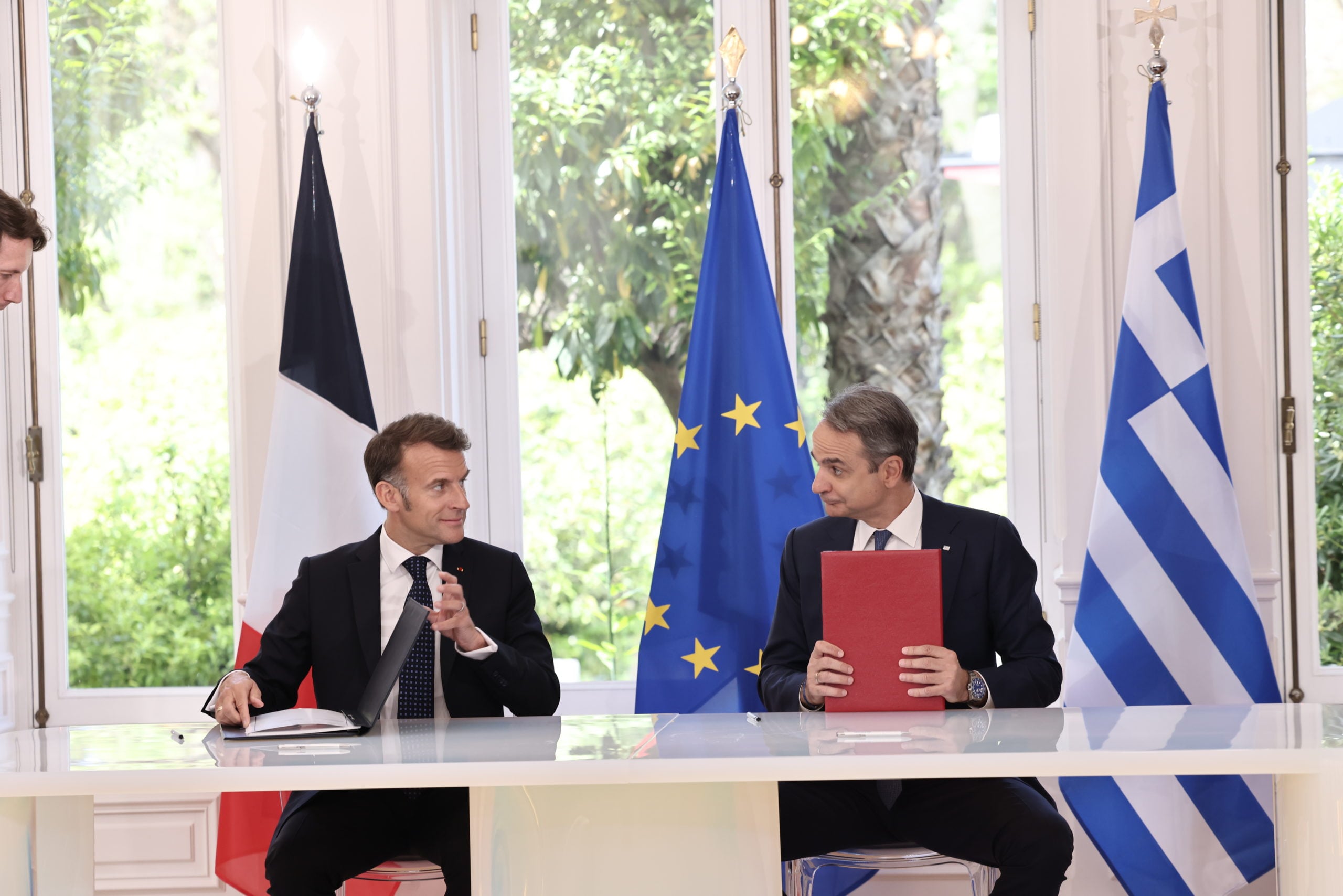 Μητσοτάκης Μακρόν υπογραφή