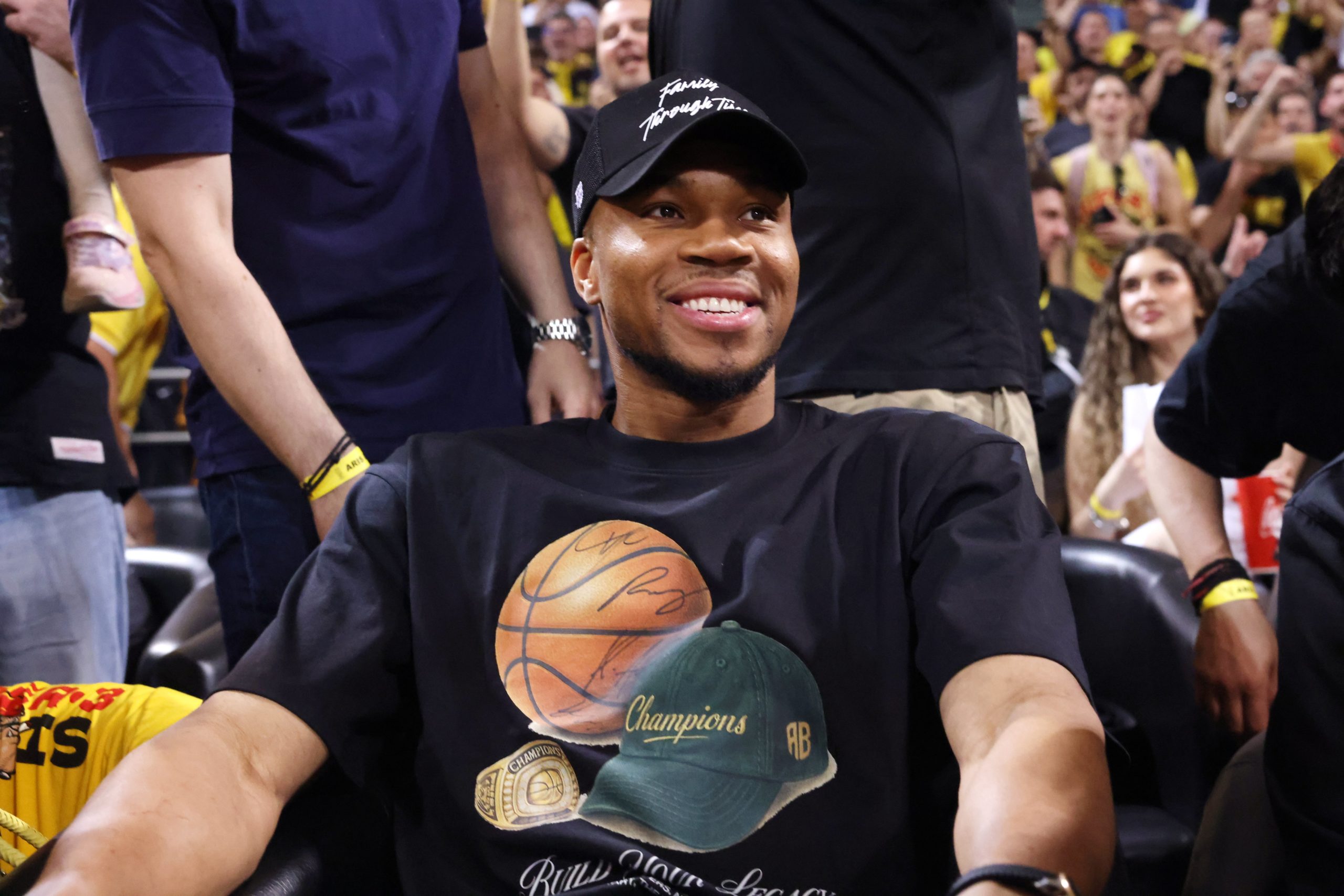 ΓΙΑΝΝΗΣ ΑΝΤΕΤΟΚΟΥΝΜΠΟ