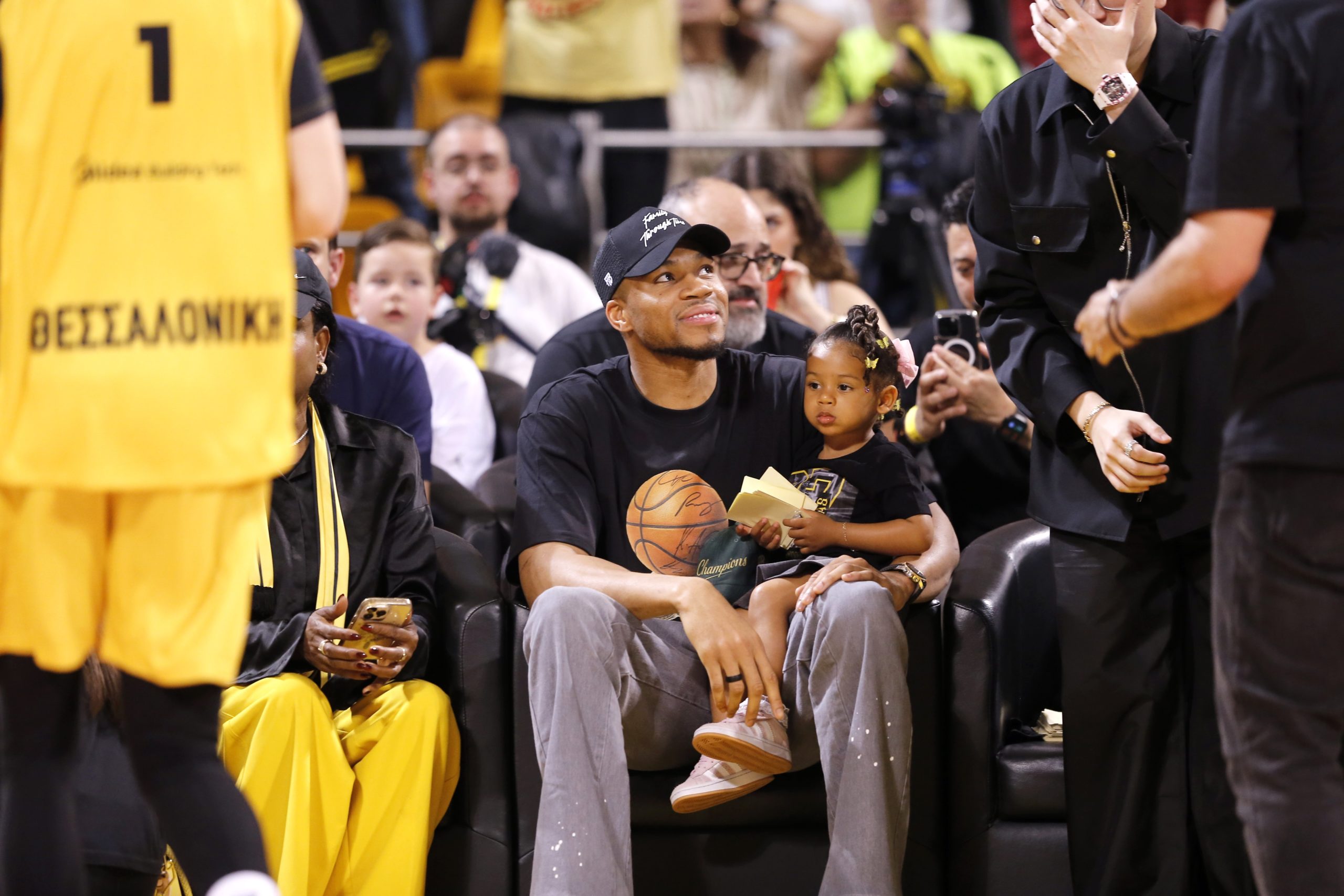 ΓΙΑΝΝΗΣ ΑΝΤΕΤΟΚΟΥΝΜΠΟ