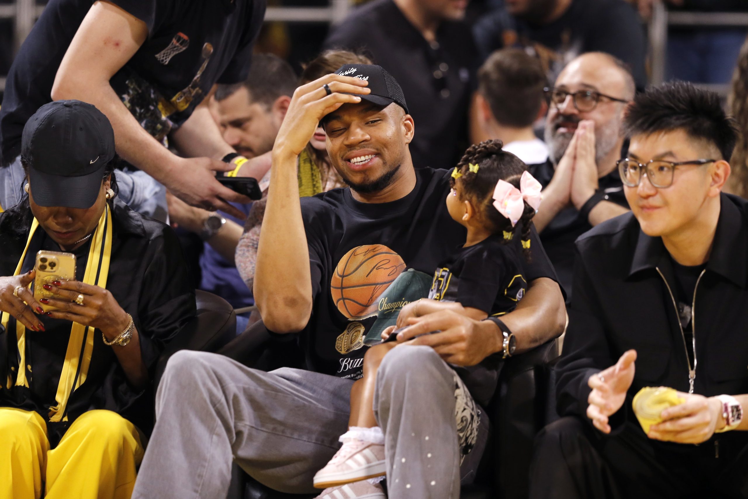 ΓΙΑΝΝΗΣ ΑΝΤΕΤΟΚΟΥΝΜΠΟ