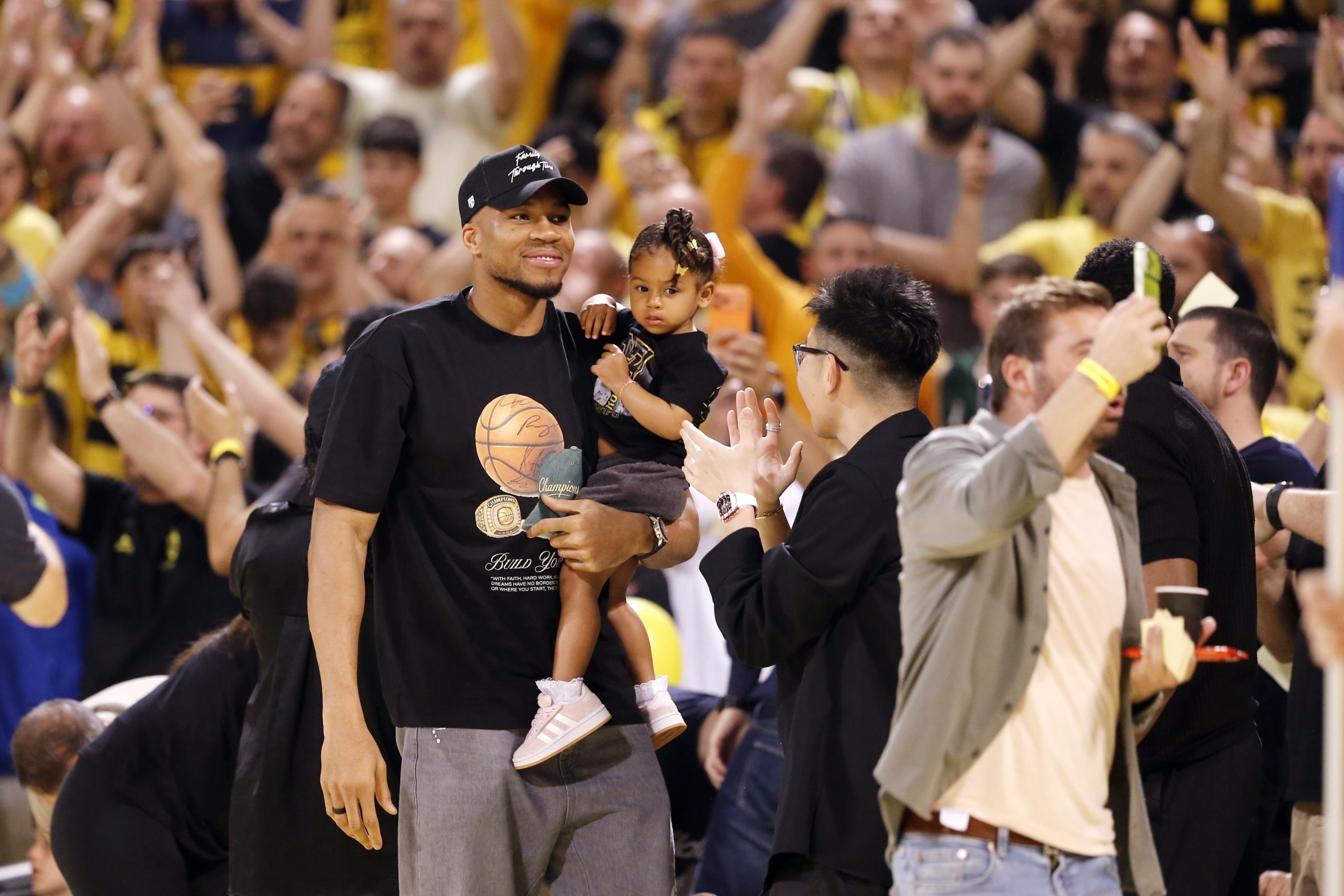 ΓΙΑΝΝΗΣ ΑΝΤΕΤΟΚΟΥΝΜΠΟ