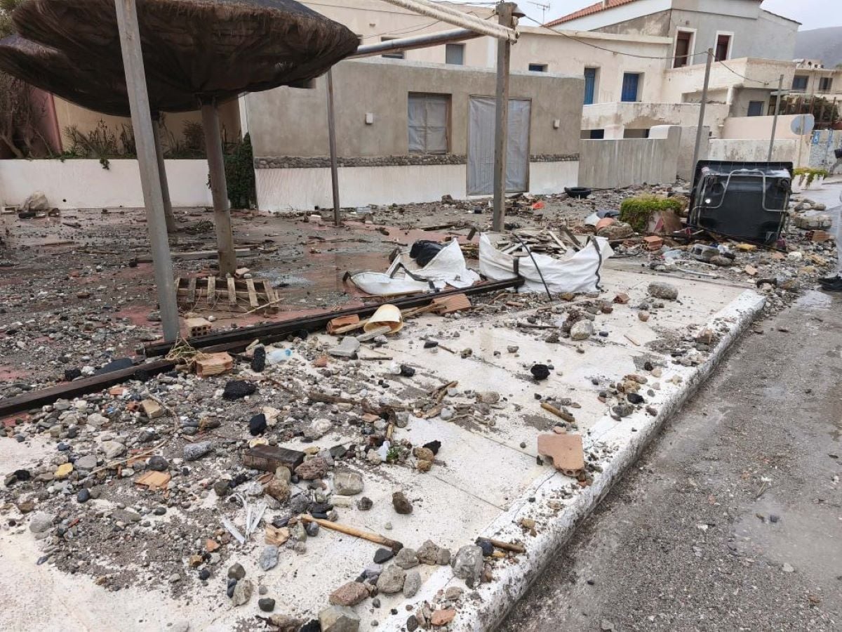 Κακοκαιρία Erminio: Βροχή ενός μήνα σε 12 ώρες στην Τροιζηνία – Η θάλασσα «βγήκε» στον δρόμο σε Μέθανα και Γαλατά