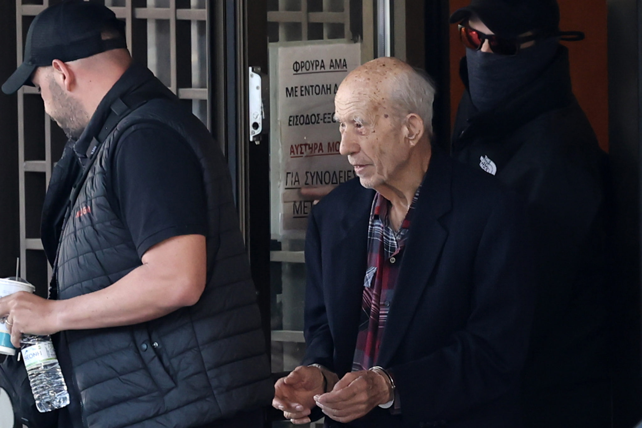 89χρονος πυροβολισμοί