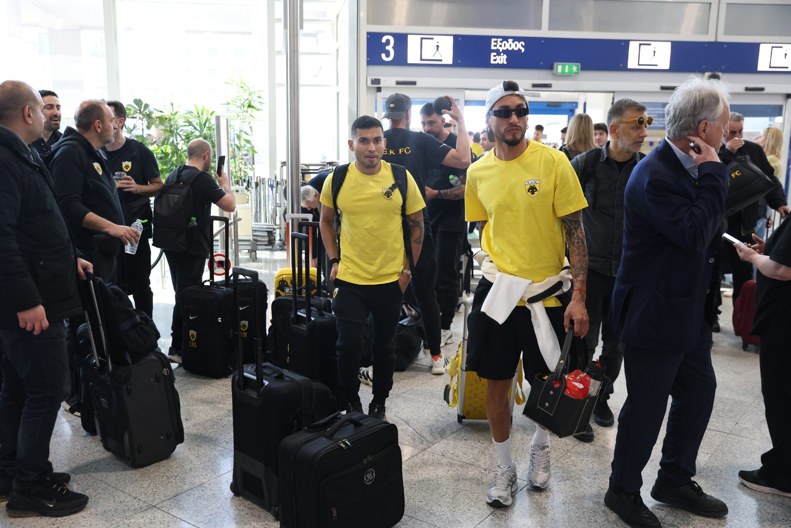 ΑΕΚ: Αναχώρησε για την Μαδρίτη για το ματς με την Ράγιο Βαγιεκάνο για τα προημιτελικά του Conference League – Δείτε φωτογραφίες