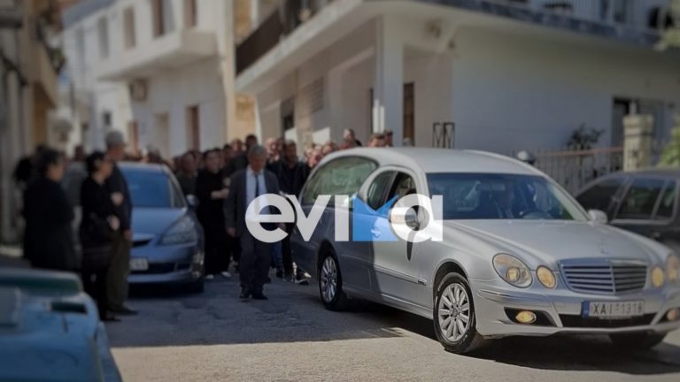 Εύβοια: Κηδεία 17χρονου στο Αλιβέρι