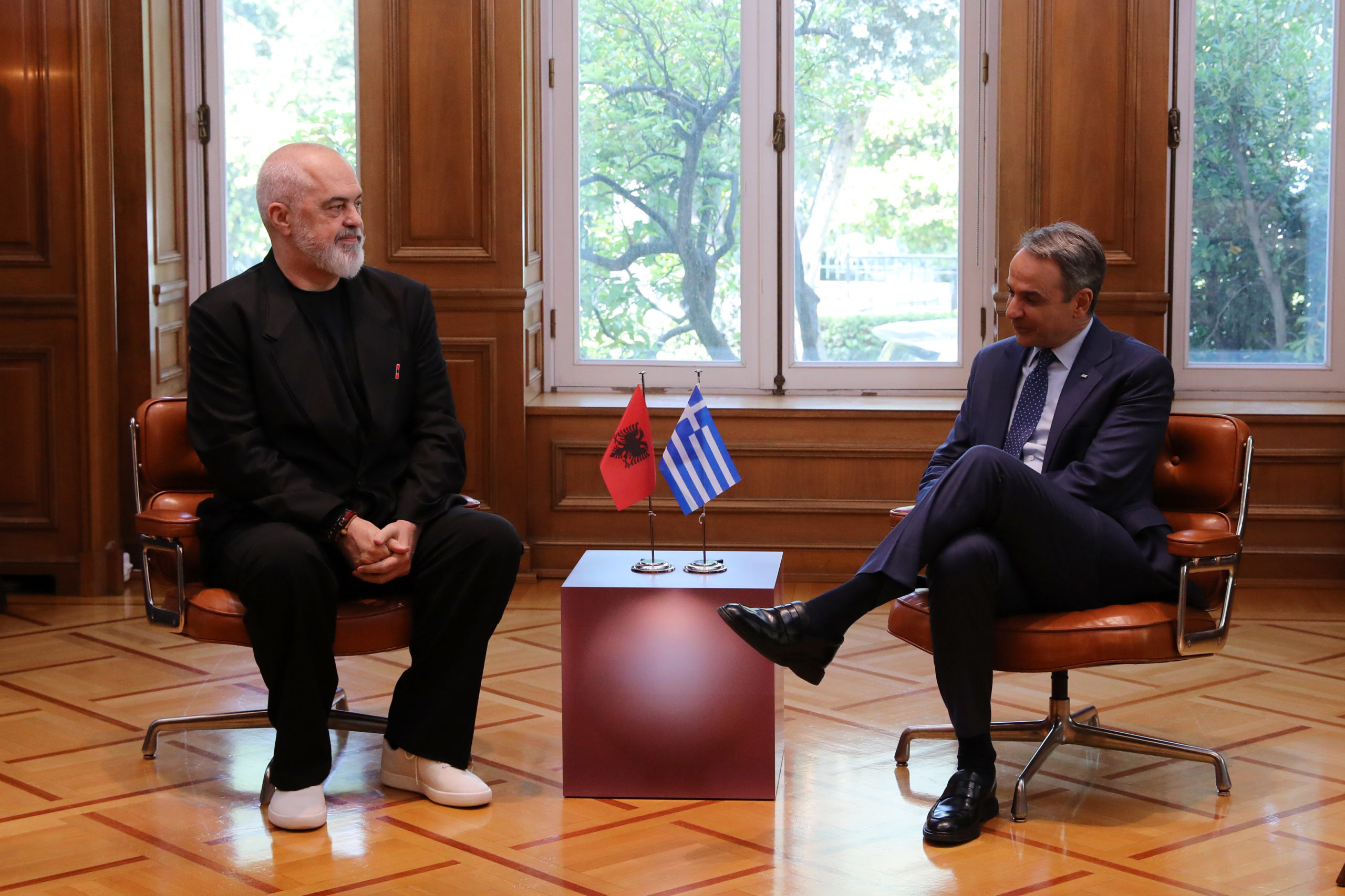 Έντι Ράμα: Ζήτησε συγγνώμη για το ντύσιμό του κατά τη συνάντηση με τον Κυριάκο Μητσοτάκη – «Έλλειψη καλής ενημέρωσης από το πρωτόκολλό μου»