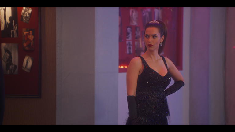 Στη γειτονιά με τα κόκκινα φανάρια: Η Άντζελα πιάνει δουλειά στο Πόρτο Λεόνε