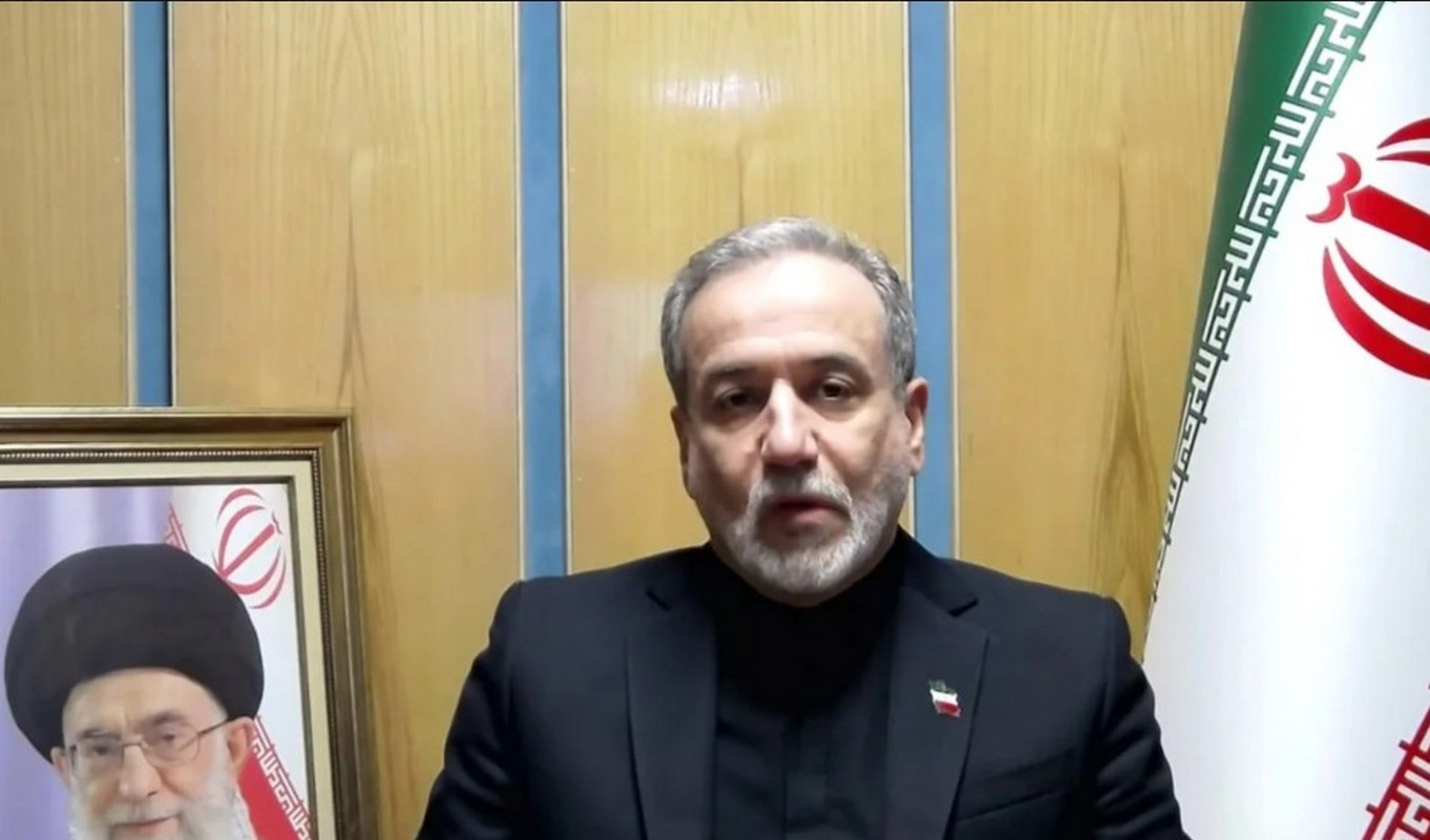 Αμπάς Αραγτσί: «Ηθική κατάρρευση των ΗΠΑ» ο βομβαρδισμός γέφυρας – Απάντηση στον Τραμπ για «επιστροφή στην εποχή του Λίθου»