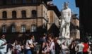 Φλωρεντία: Τουρίστρια προκάλεσε μεγάλες ζημιές σε άγαλμα - Η... «ροζ» πρόκληση πριν από τον γάμο