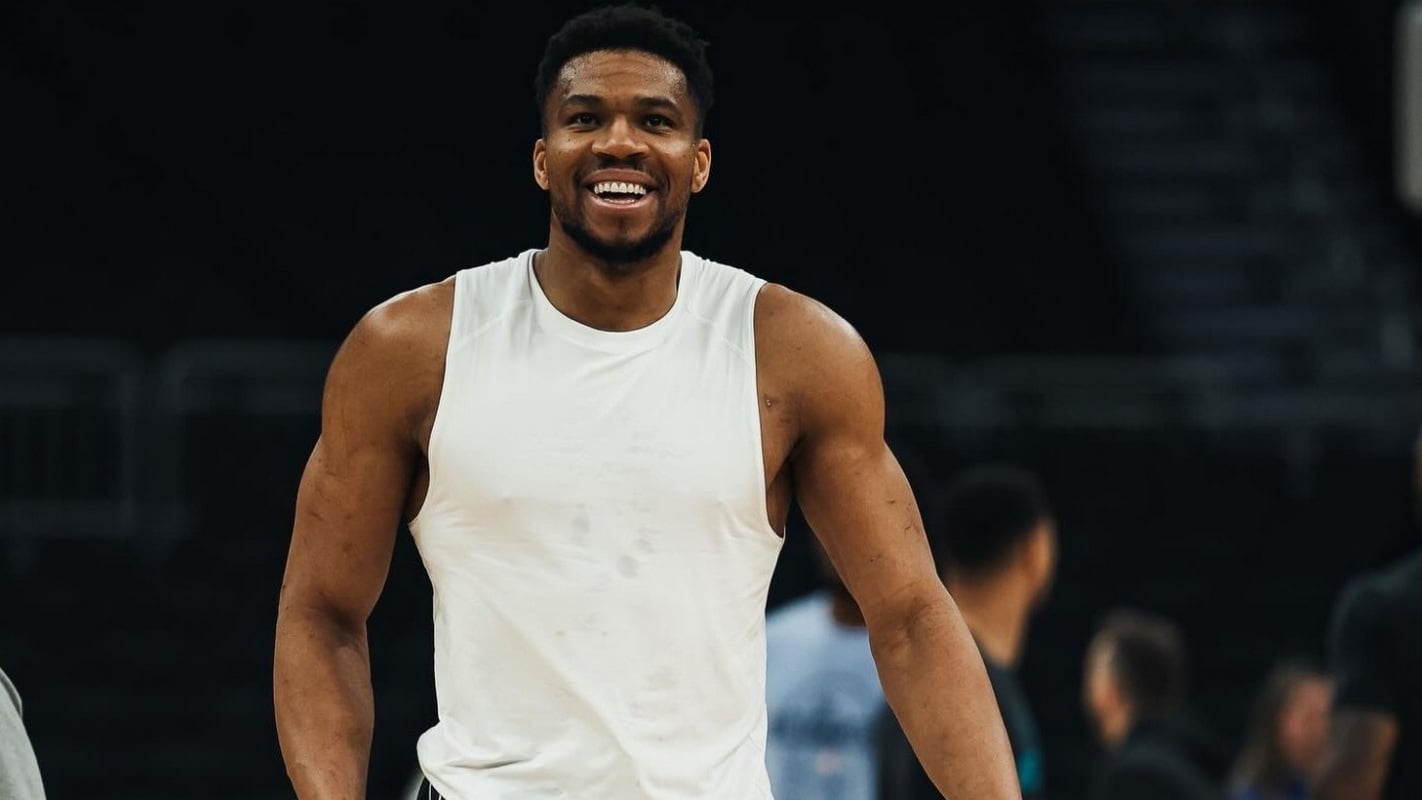 Γιάννης Αντετοκούνμπο: Νέα ανάρτηση με αιχμές, αλλά και πανηγυρισμοί για άλεϊ ουπ Άλεξ στον Θανάση