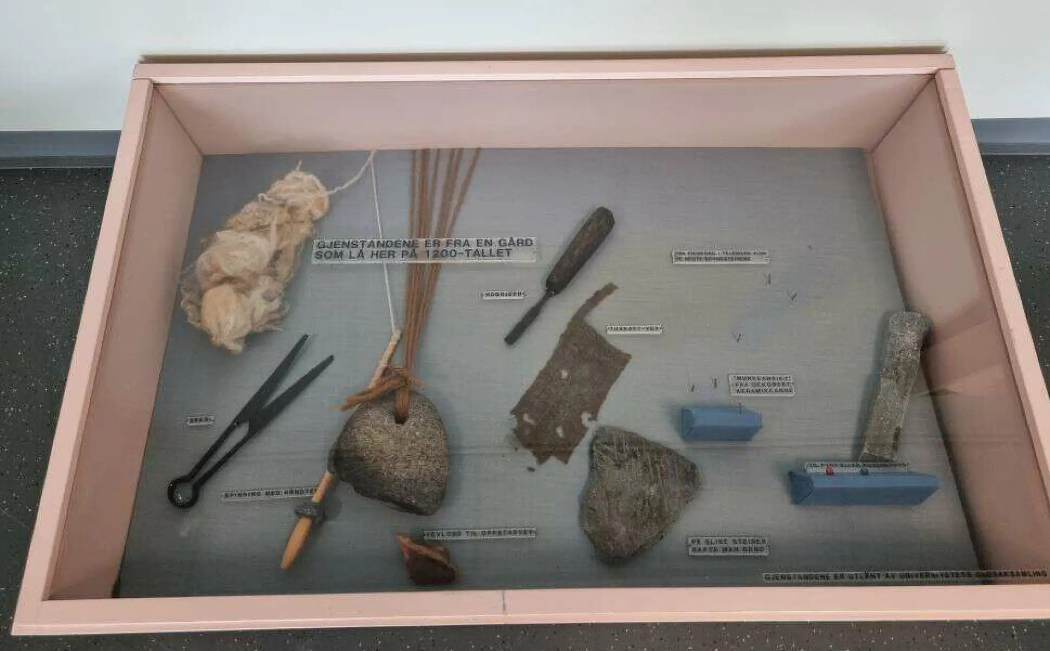 Μουσειακά αντικείμενα του 1200 ανακαλύφθηκαν σε δοχείο