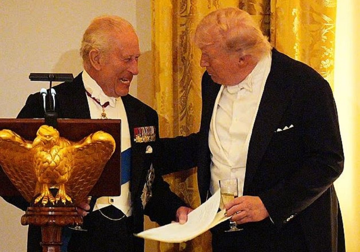 ΗΠΑ: Ο Κάρολος «έκλεψε την παράσταση» στο δείπνο στον Λευκό Οίκο με χιούμορ, αιχμές και συμβολισμούς