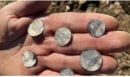 Το χωράφι έκρυβε έναν πραγματικό θησαυρό: Ανακαλύφθηκαν 3.000 σπάνια ασημένια νομίσματα